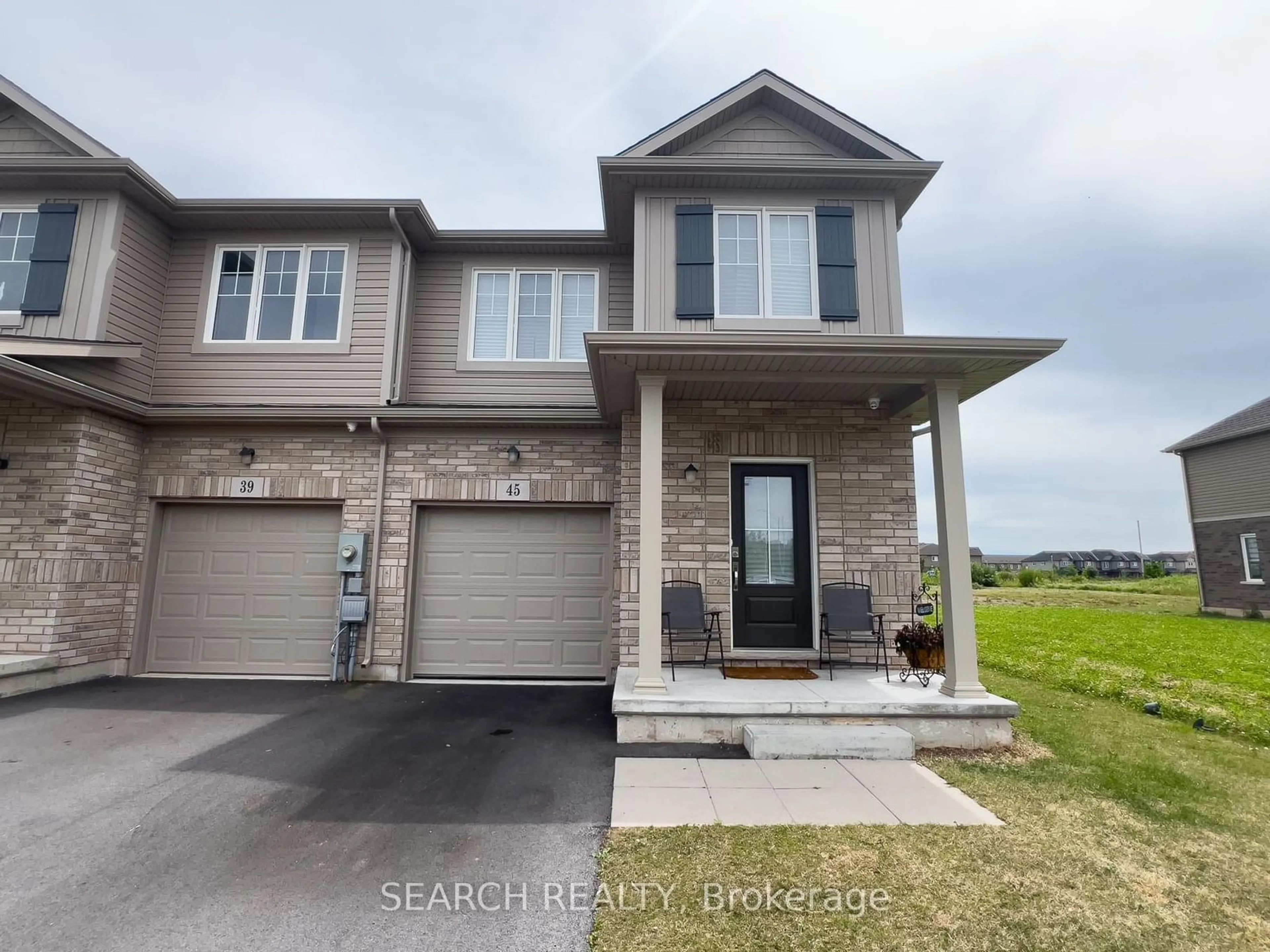 Frontside or backside of a home for 45 Sycamore St, Welland Ontario L3B 5N8