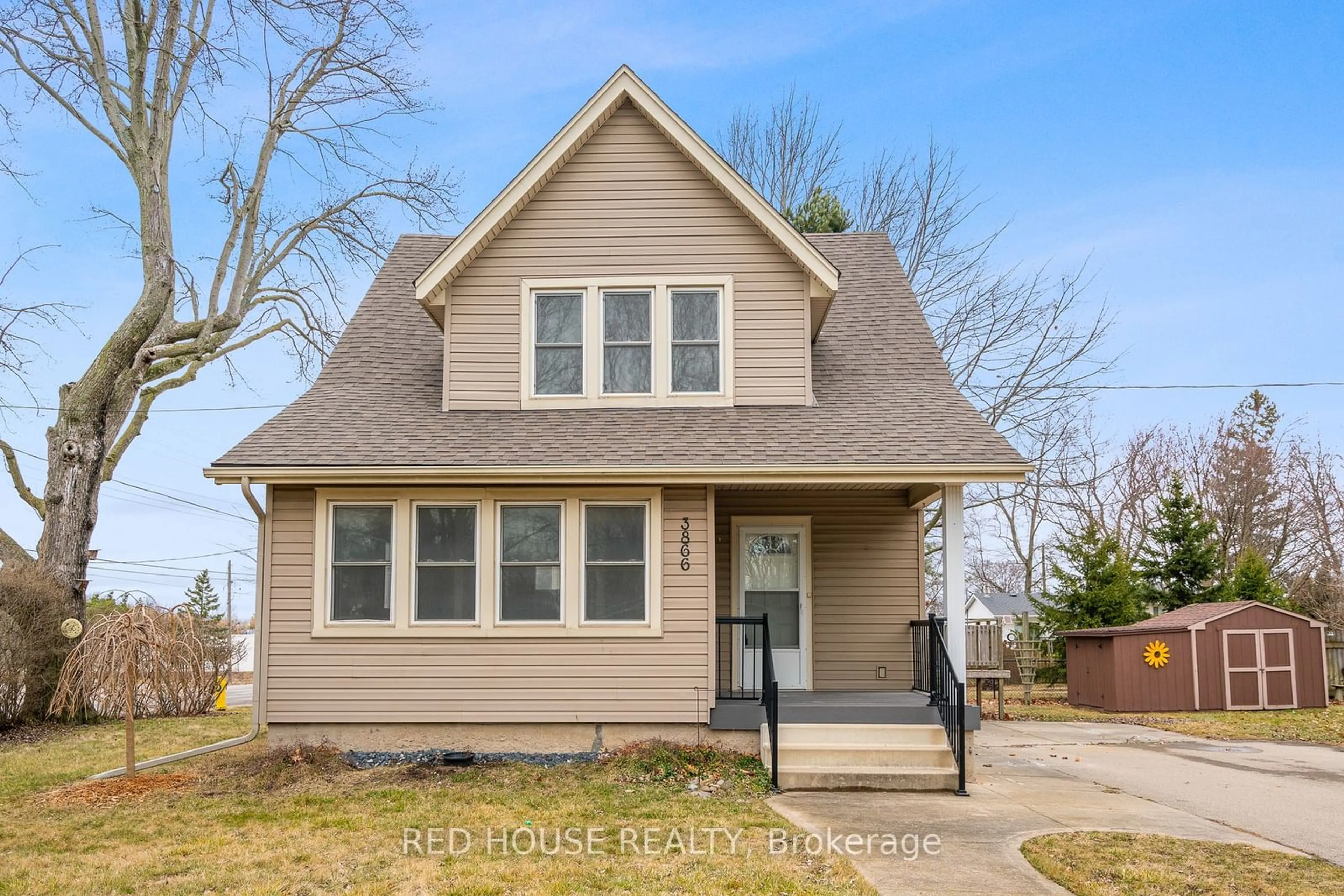 Frontside or backside of a home for 3866 Elm St, Fort Erie Ontario L0S 1N0