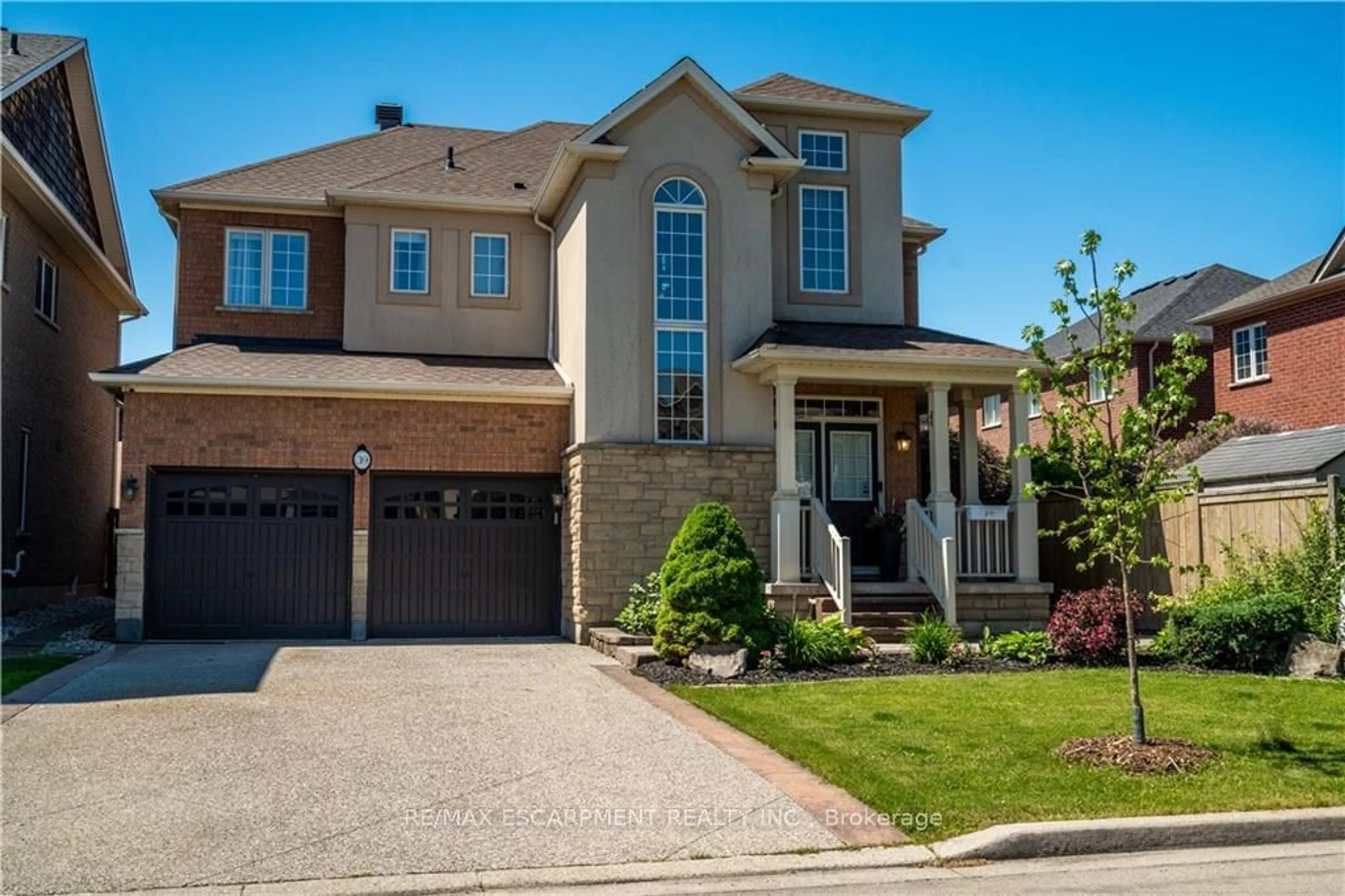 Home with brick exterior material for 39 Pebble Valley Ave, Hamilton Ontario L8E 6E9