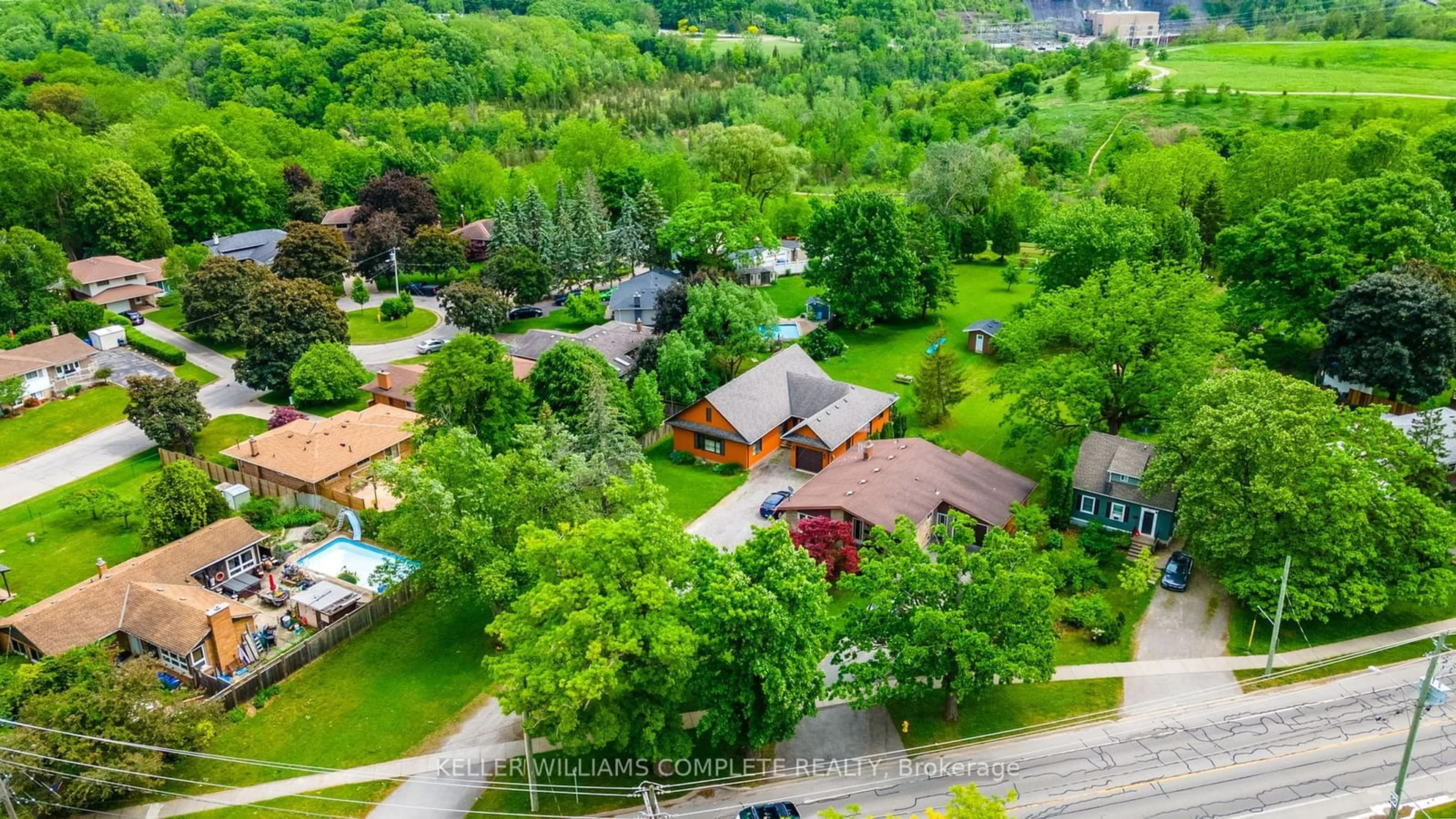 Frontside or backside of a home for 327 Pelham Rd, St. Catharines Ontario L2S 1Y5