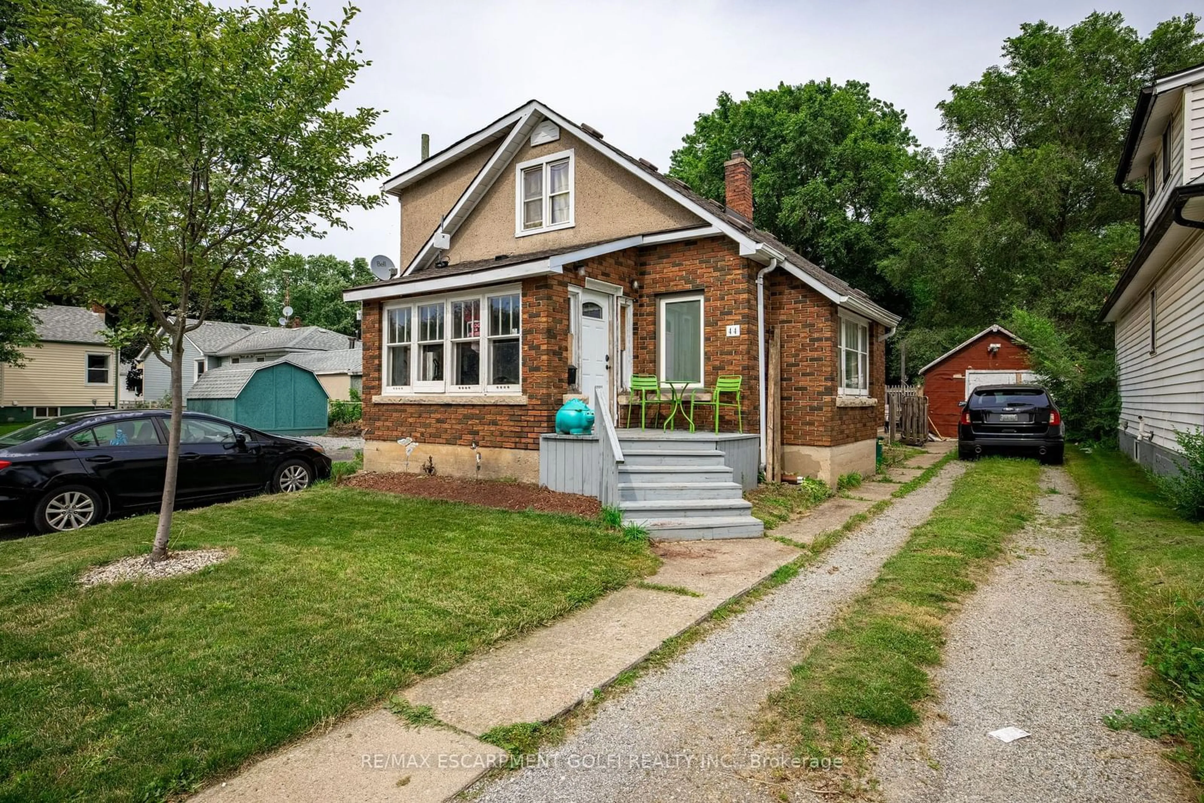 Frontside or backside of a home for 44 Haig St, St. Catharines Ontario L2R 6K8