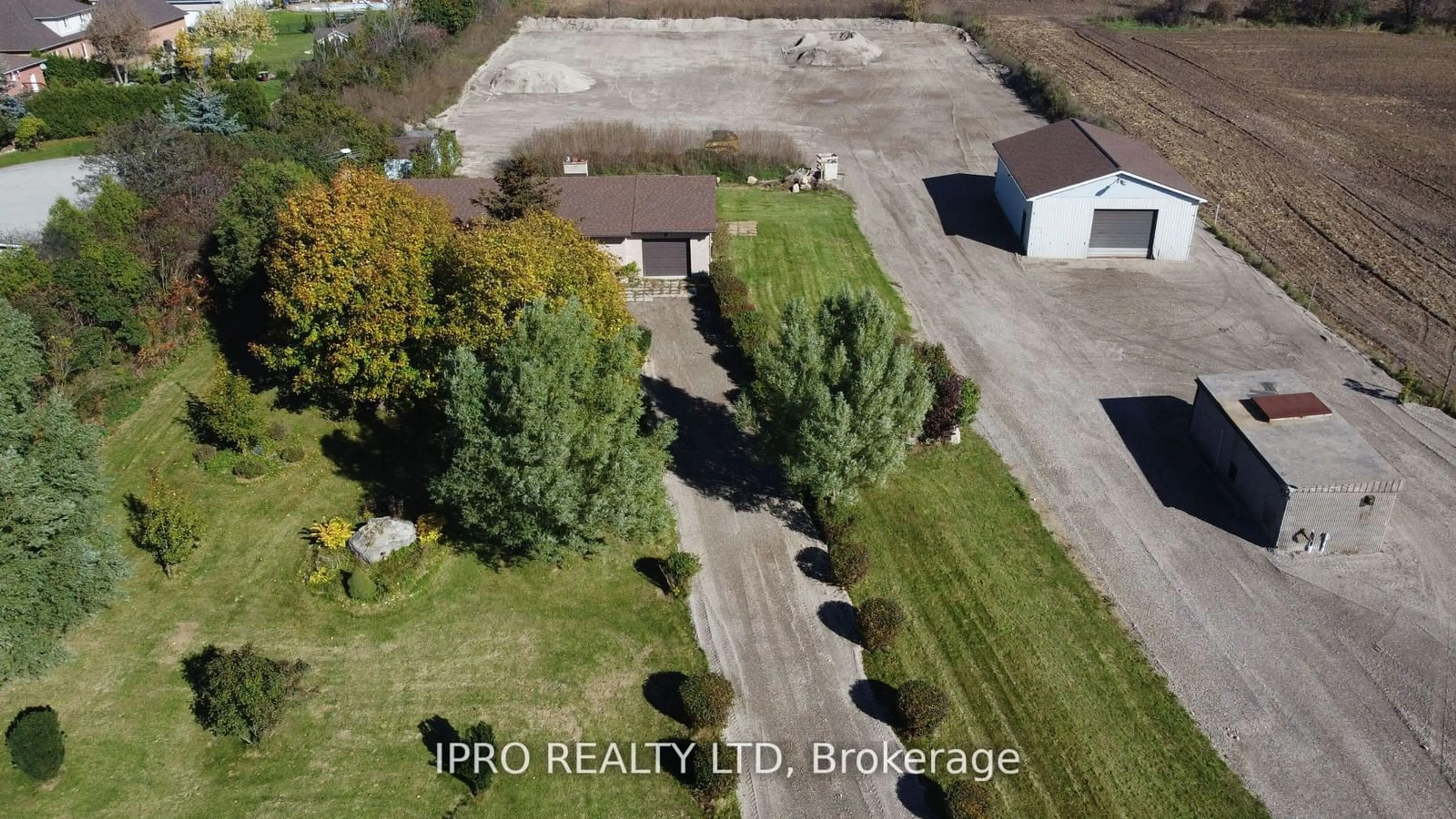 Frontside or backside of a home for 1718 Highway 6 Rd, Hamilton Ontario L8N 2Z7