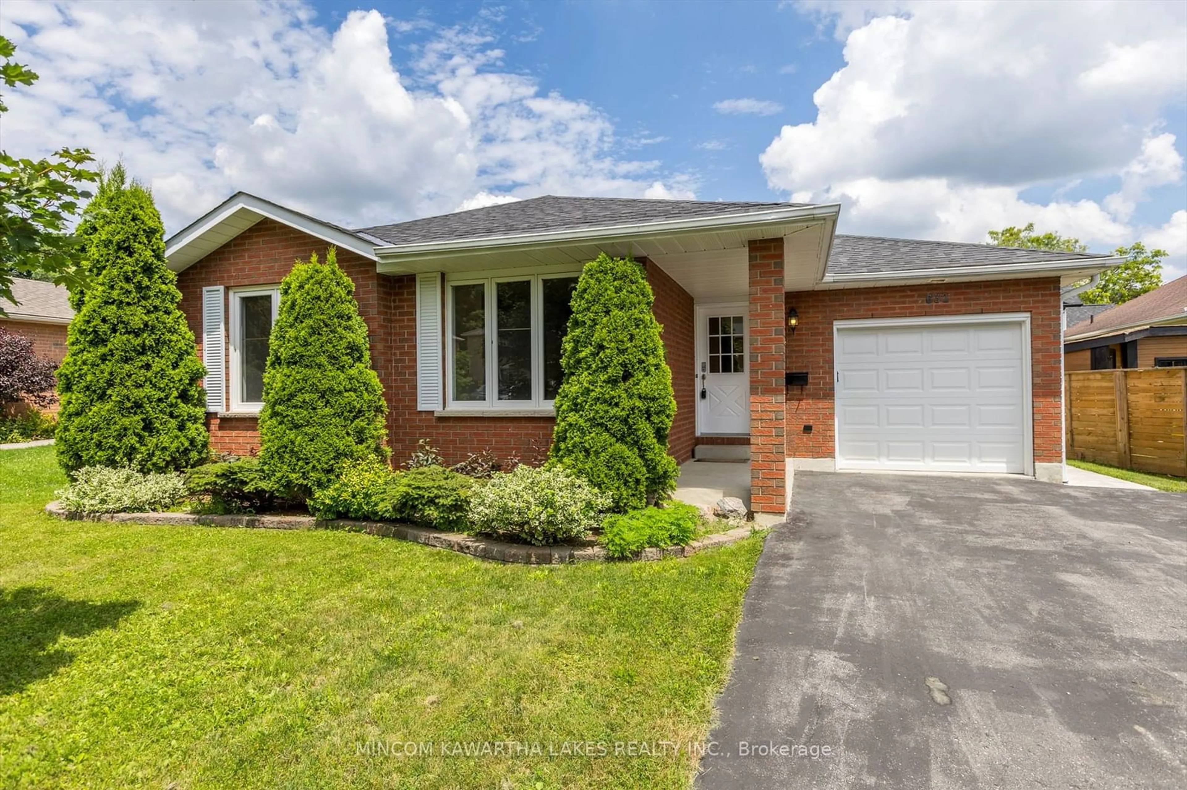 Home with brick exterior material for 632 Pinewood Dr, Peterborough Ontario K9K 1L2