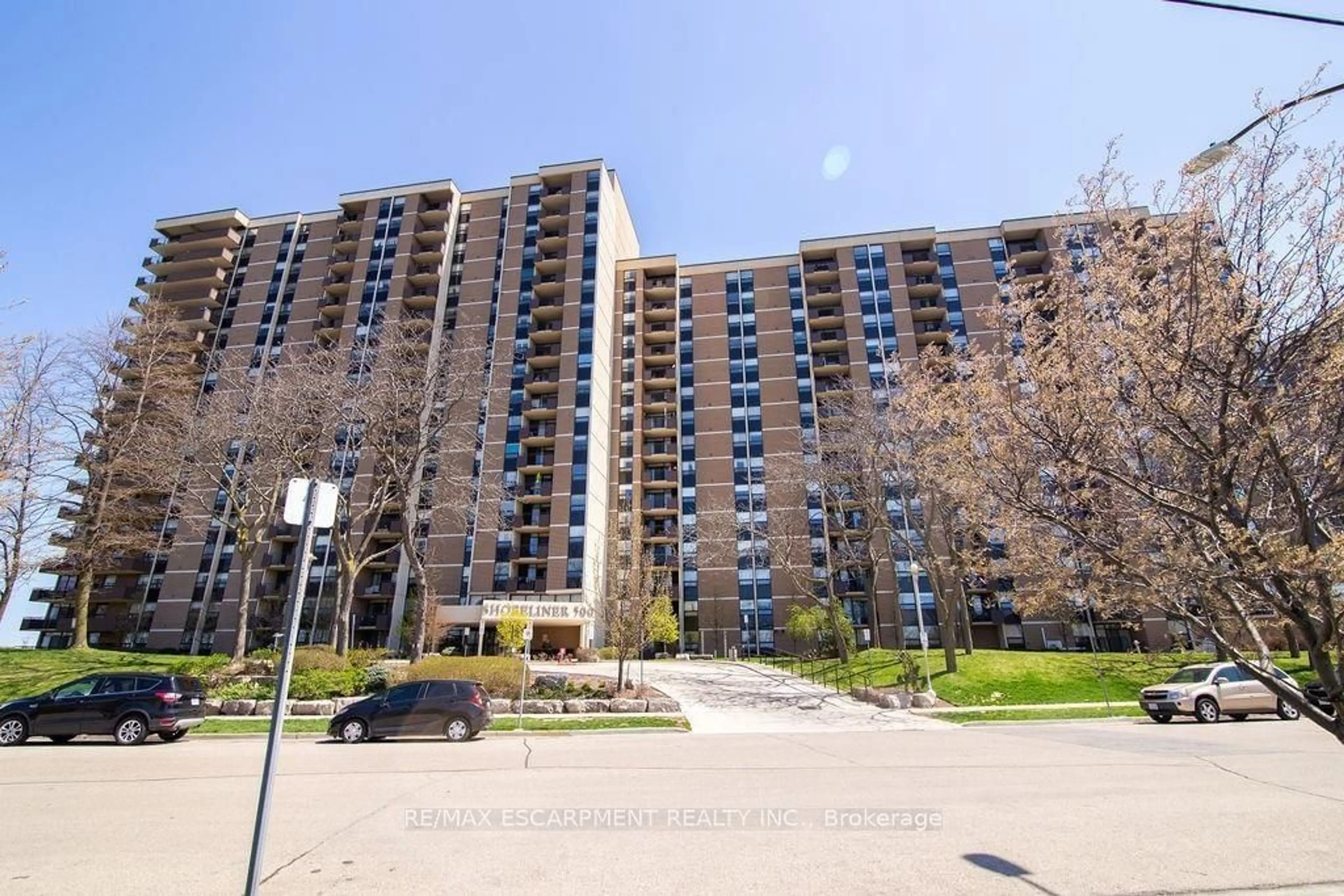 A pic from exterior of the house or condo for 500 Green Rd #1512, Hamilton Ontario L8E 3M6