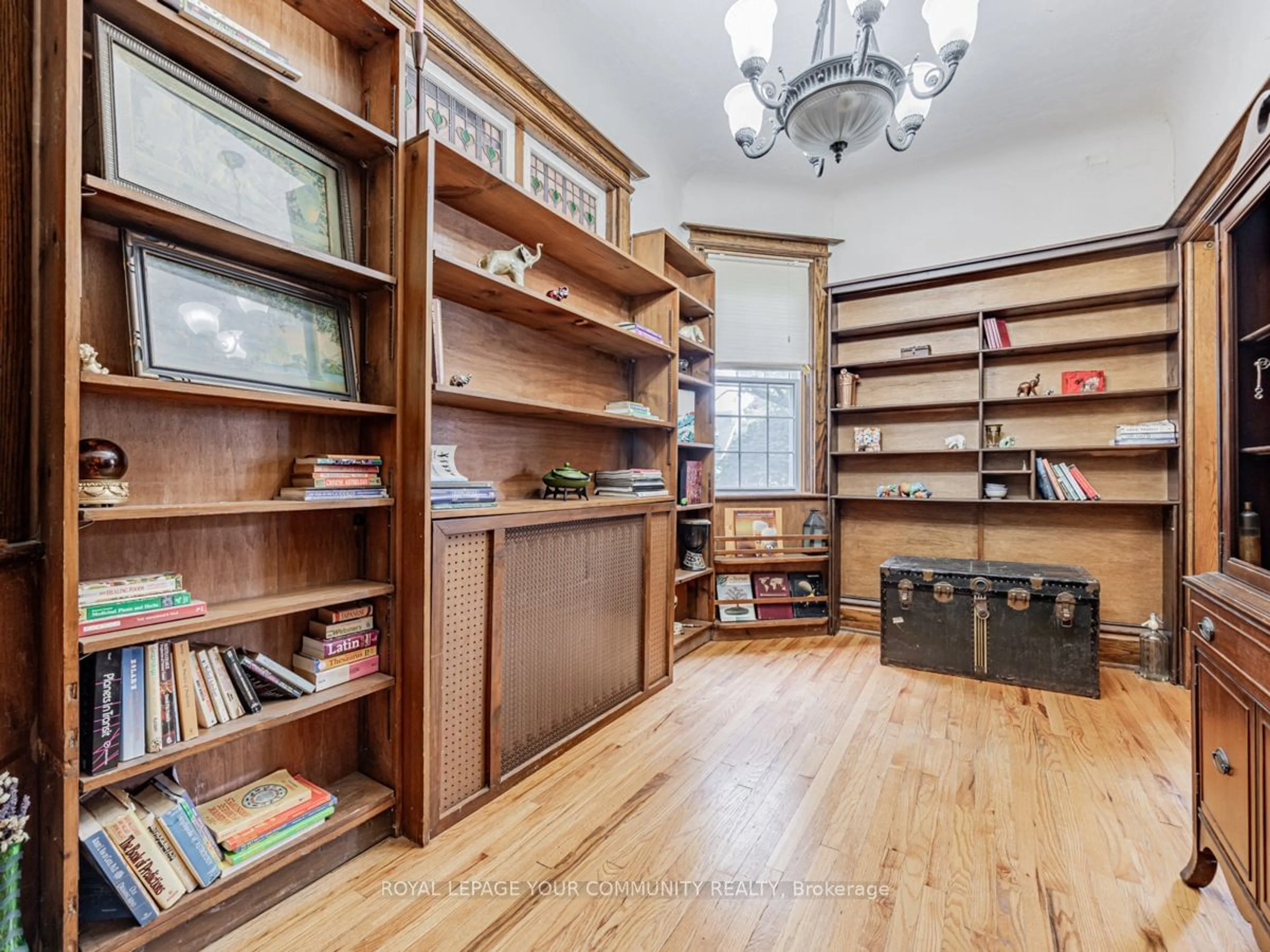 A pic of a room, wood floors for 65 Albert St, Kawartha Lakes Ontario K9V 4J7