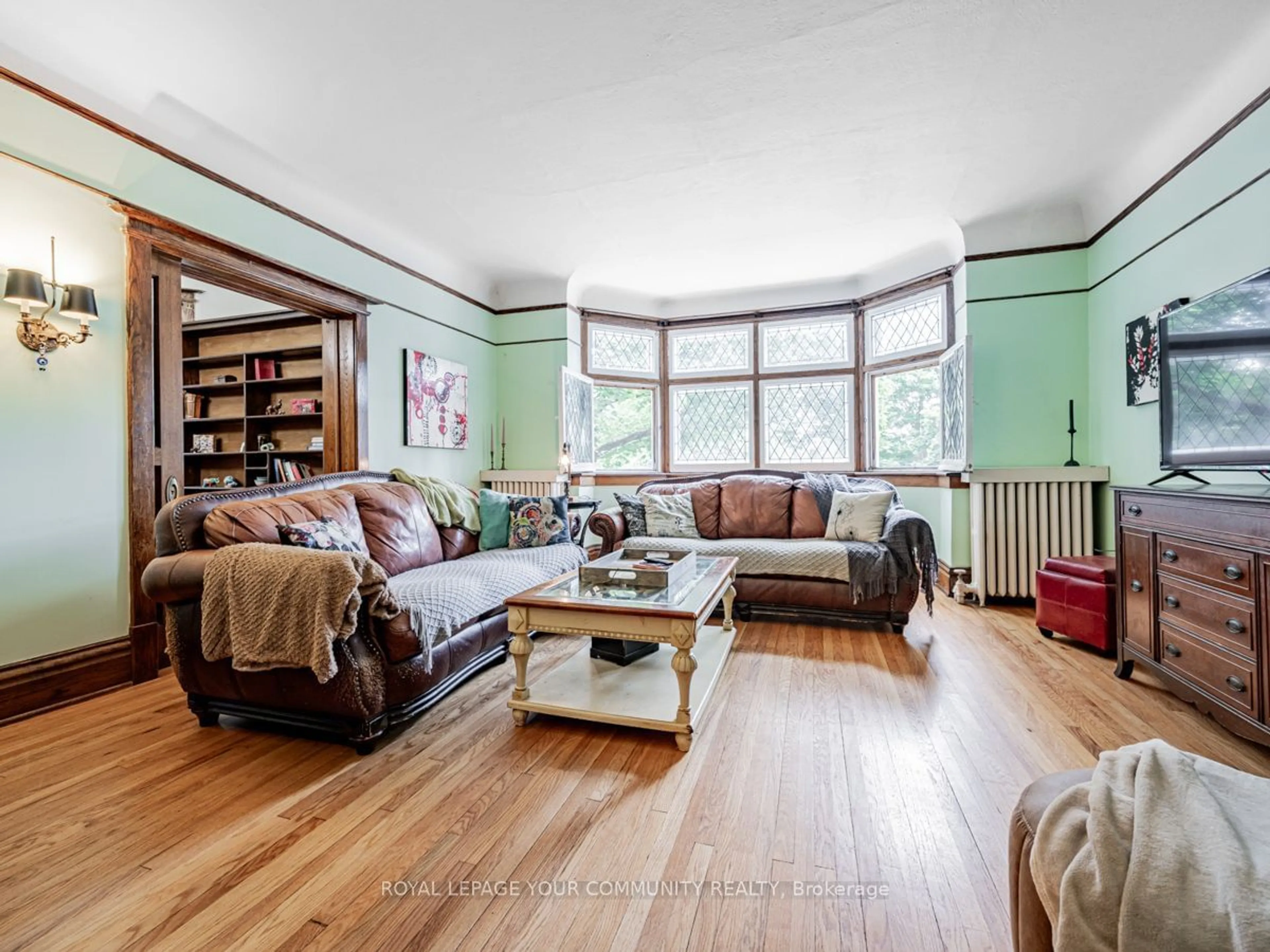 Living room, wood floors for 65 Albert St, Kawartha Lakes Ontario K9V 4J7