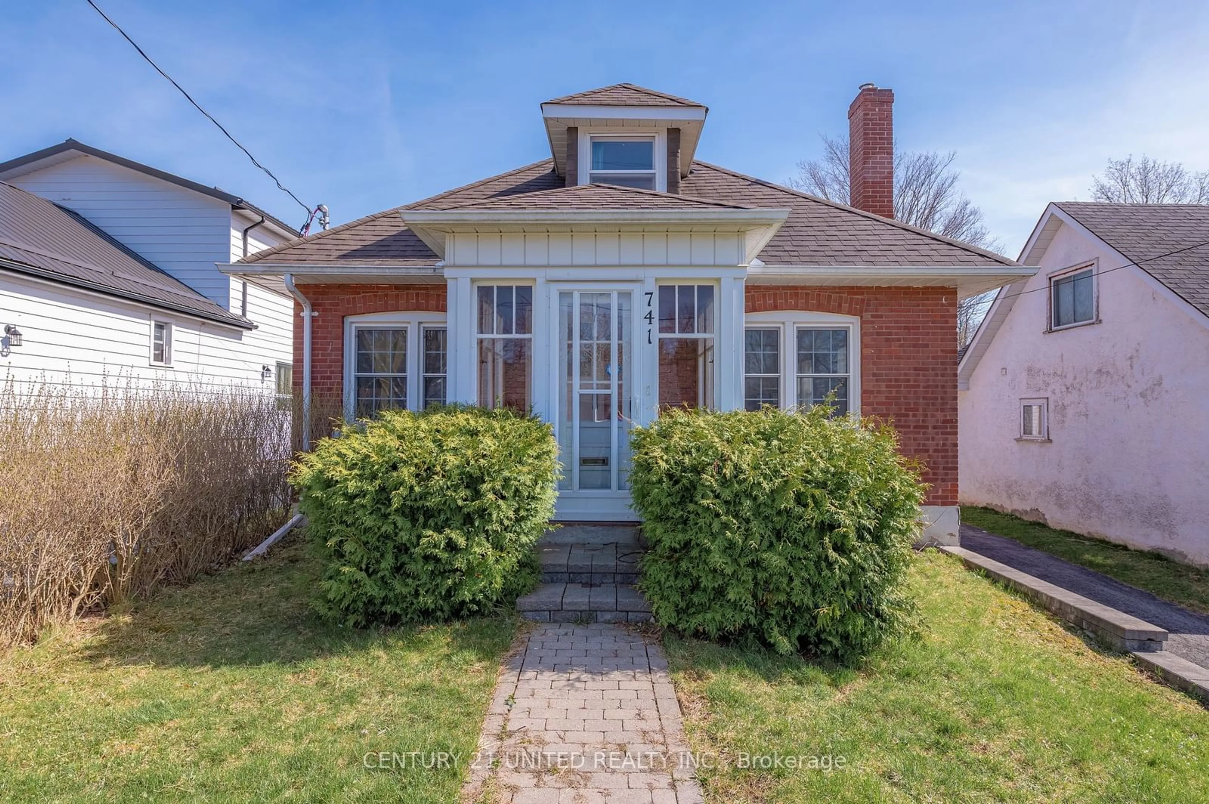 Frontside or backside of a home for 741 Third Ave, Peterborough Ontario K9J 4P4