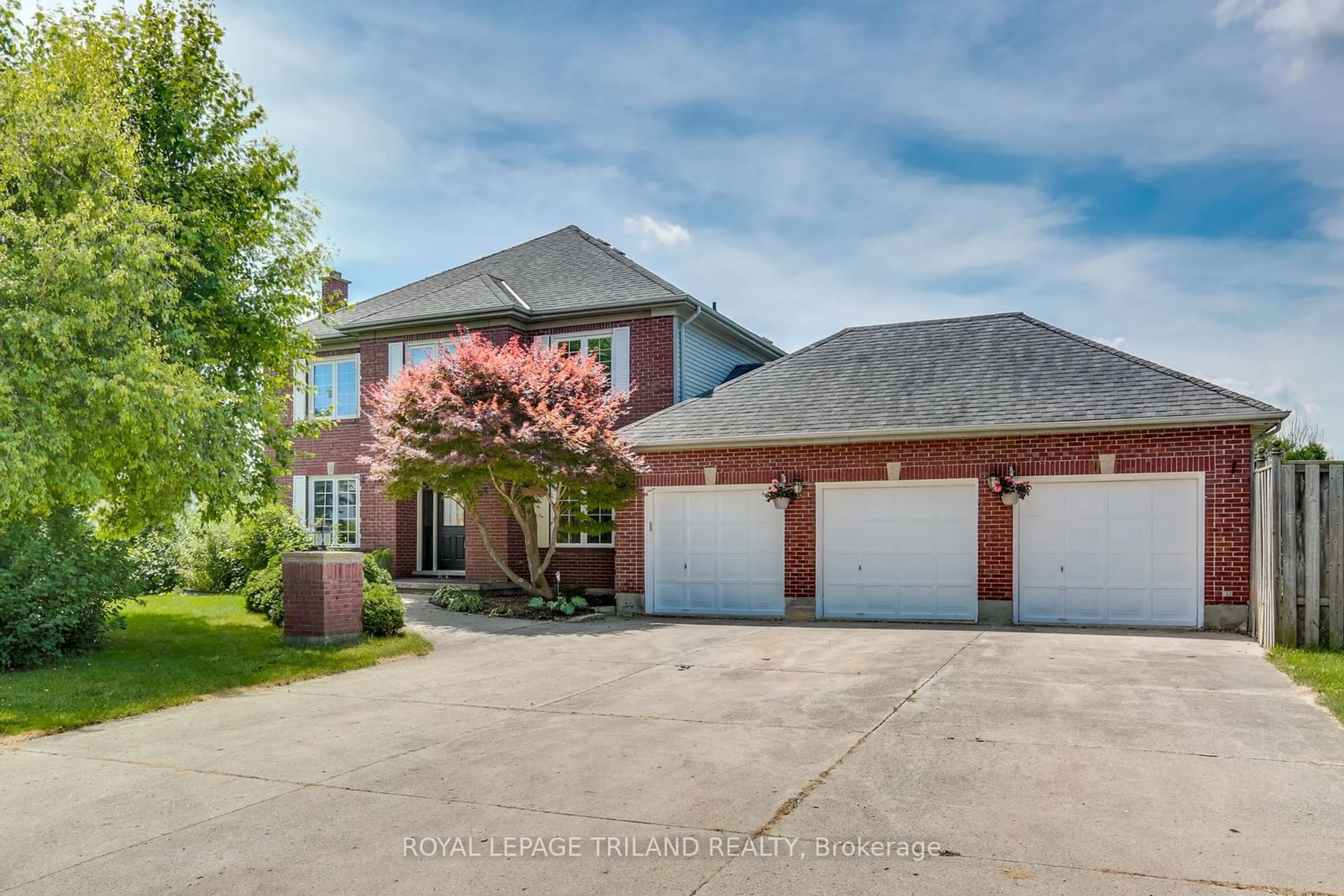 Frontside or backside of a home for 63 Prince Of Wales Gate, London Ontario N6H 5M2