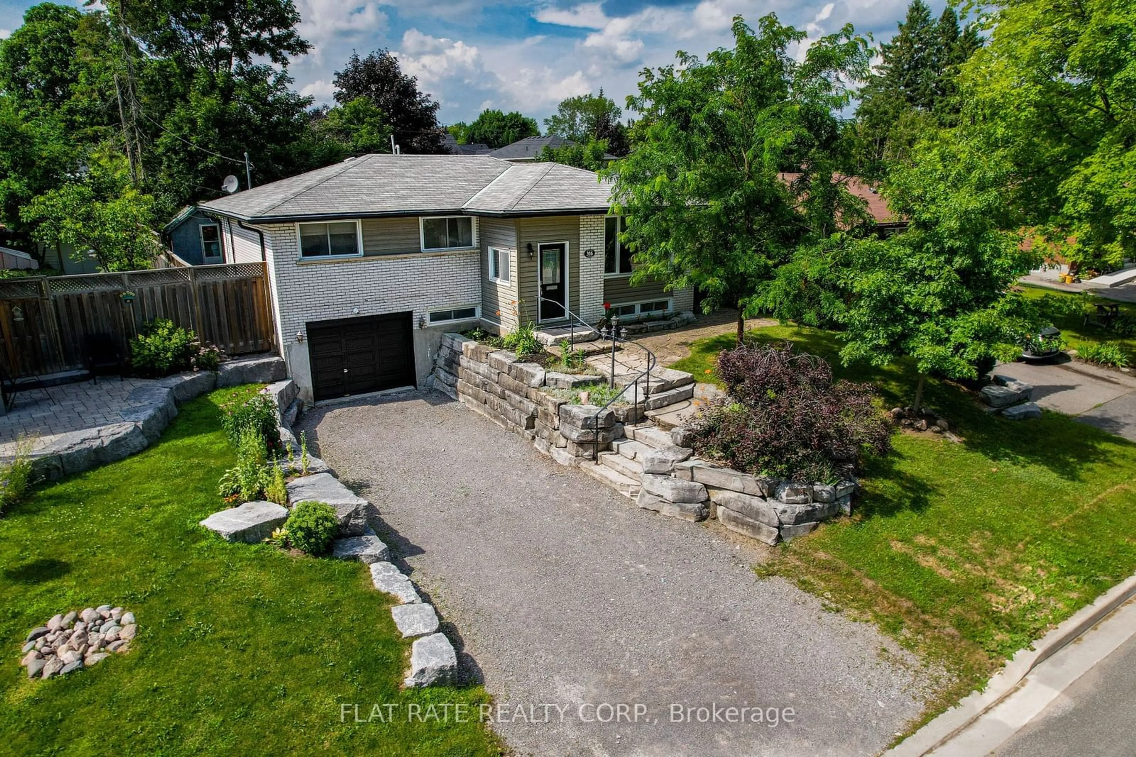 Frontside or backside of a home for 316 Greenlawn Ave, Peterborough Ontario K9H 5K8