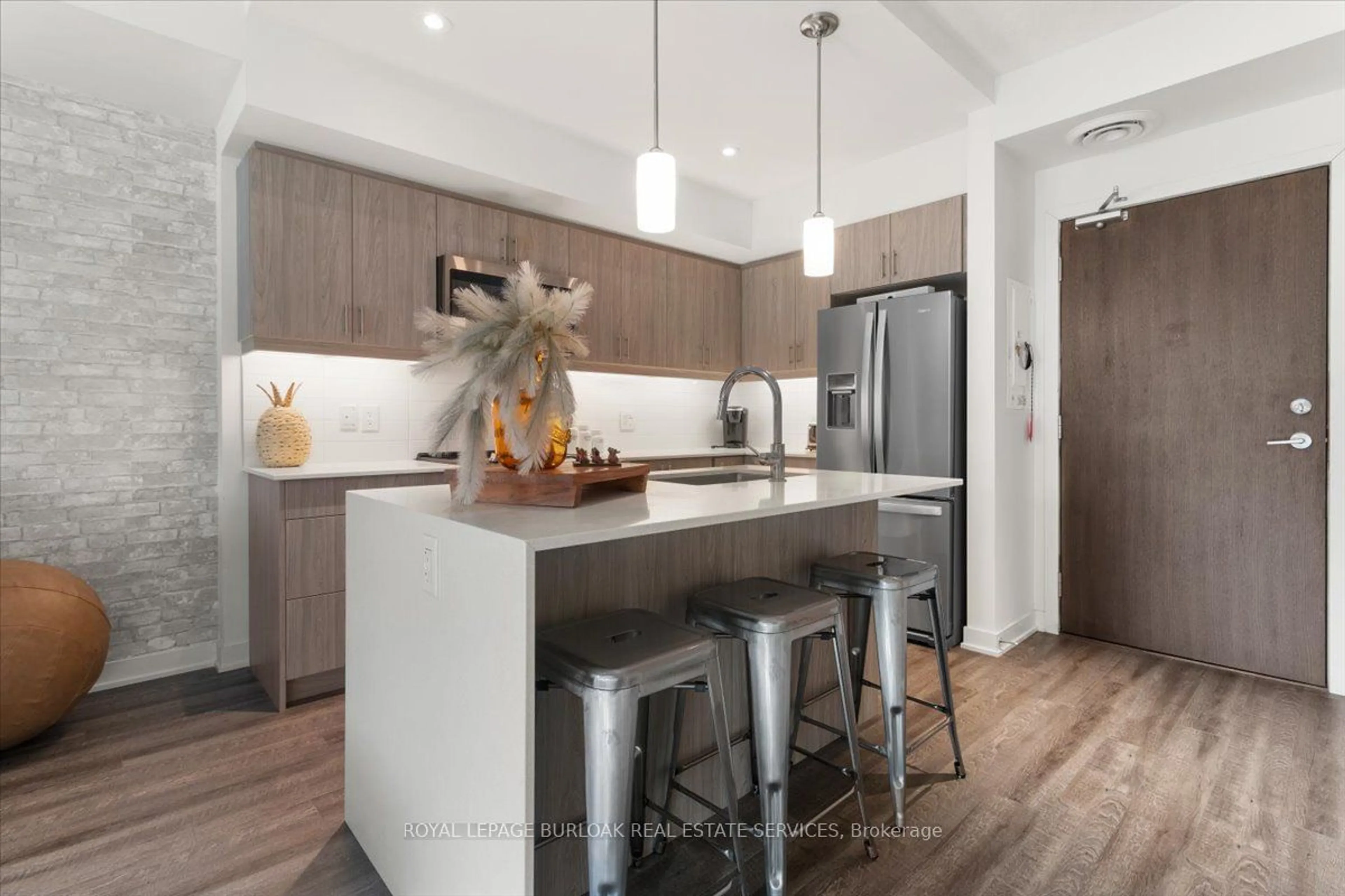 Contemporary kitchen for 16 Markle Cres #202, Hamilton Ontario L9G 3K9
