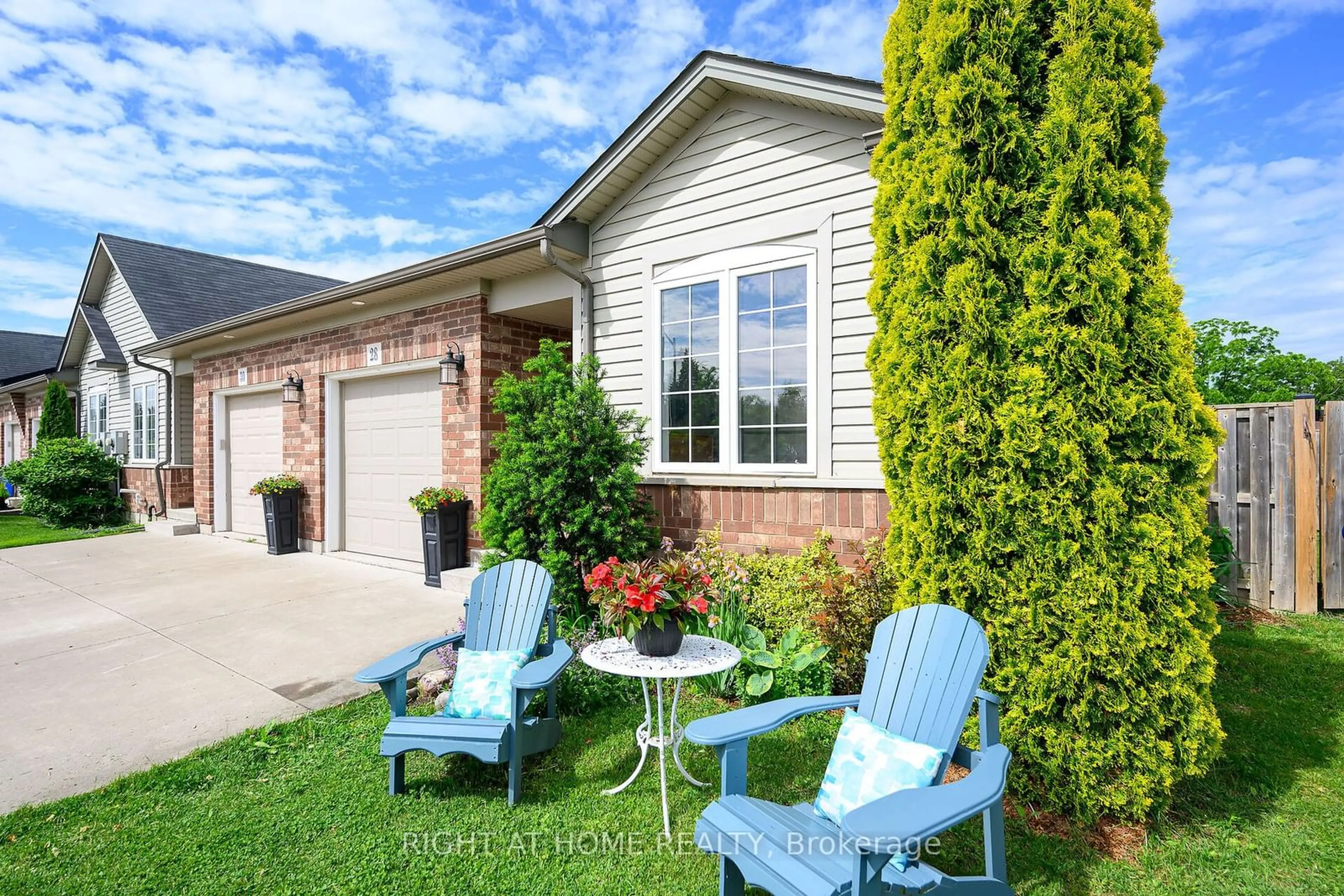 Patio for 28 Woodburn Ave, St. Catharines Ontario L2P 0B8