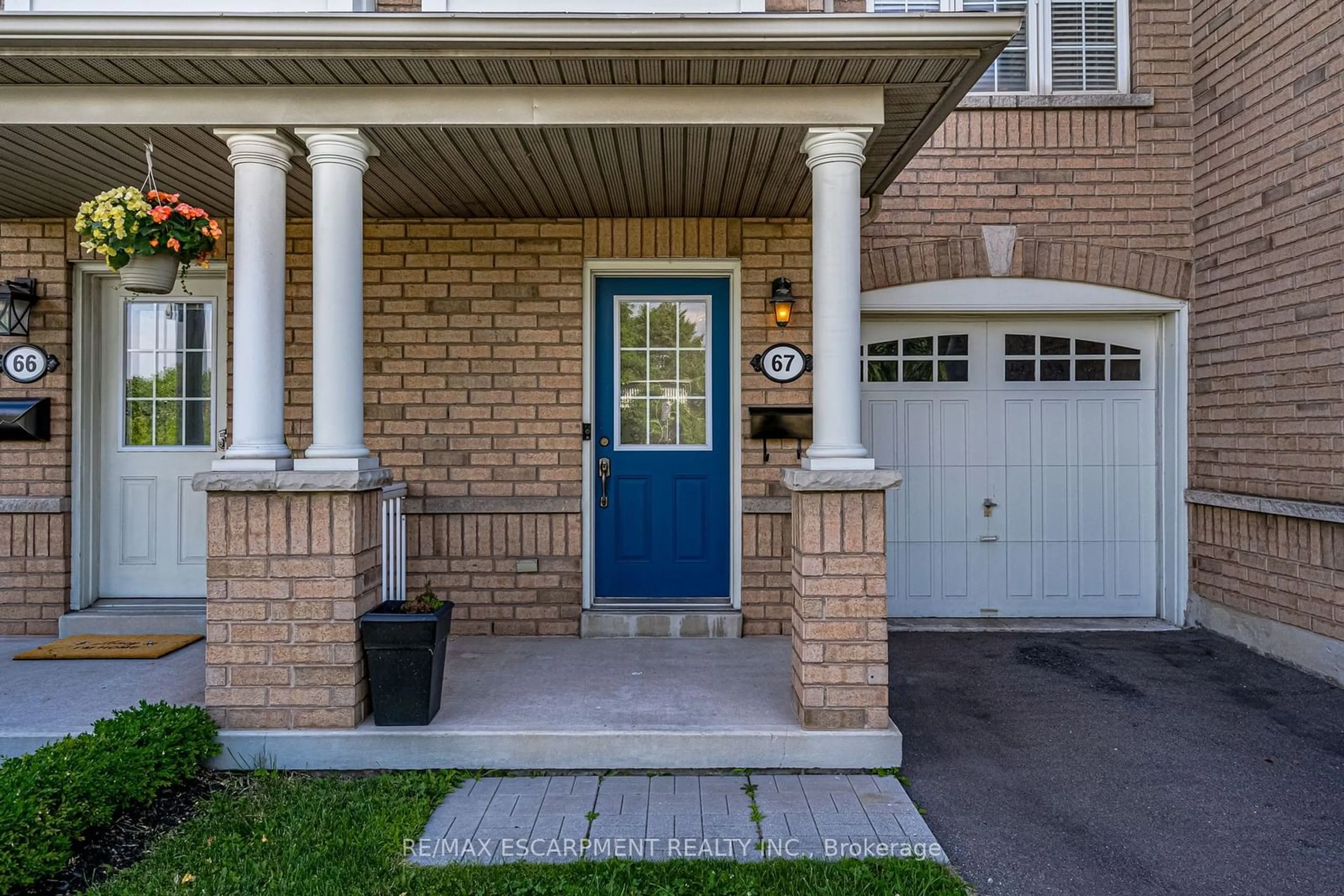 Home with brick exterior material for 470 Beach Blvd #67, Hamilton Ontario L8H 6X2