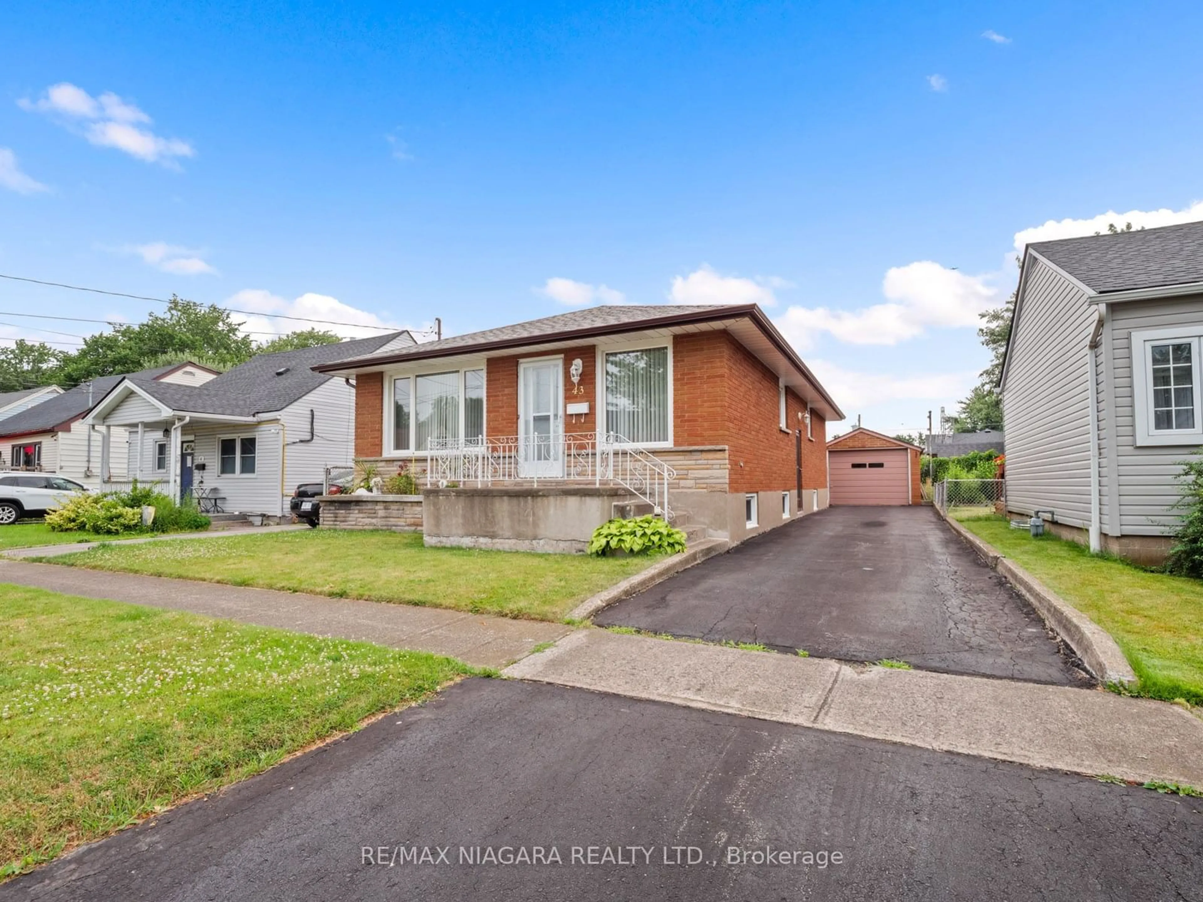 Frontside or backside of a home for 43 Mary St, Fort Erie Ontario L2A 4A4