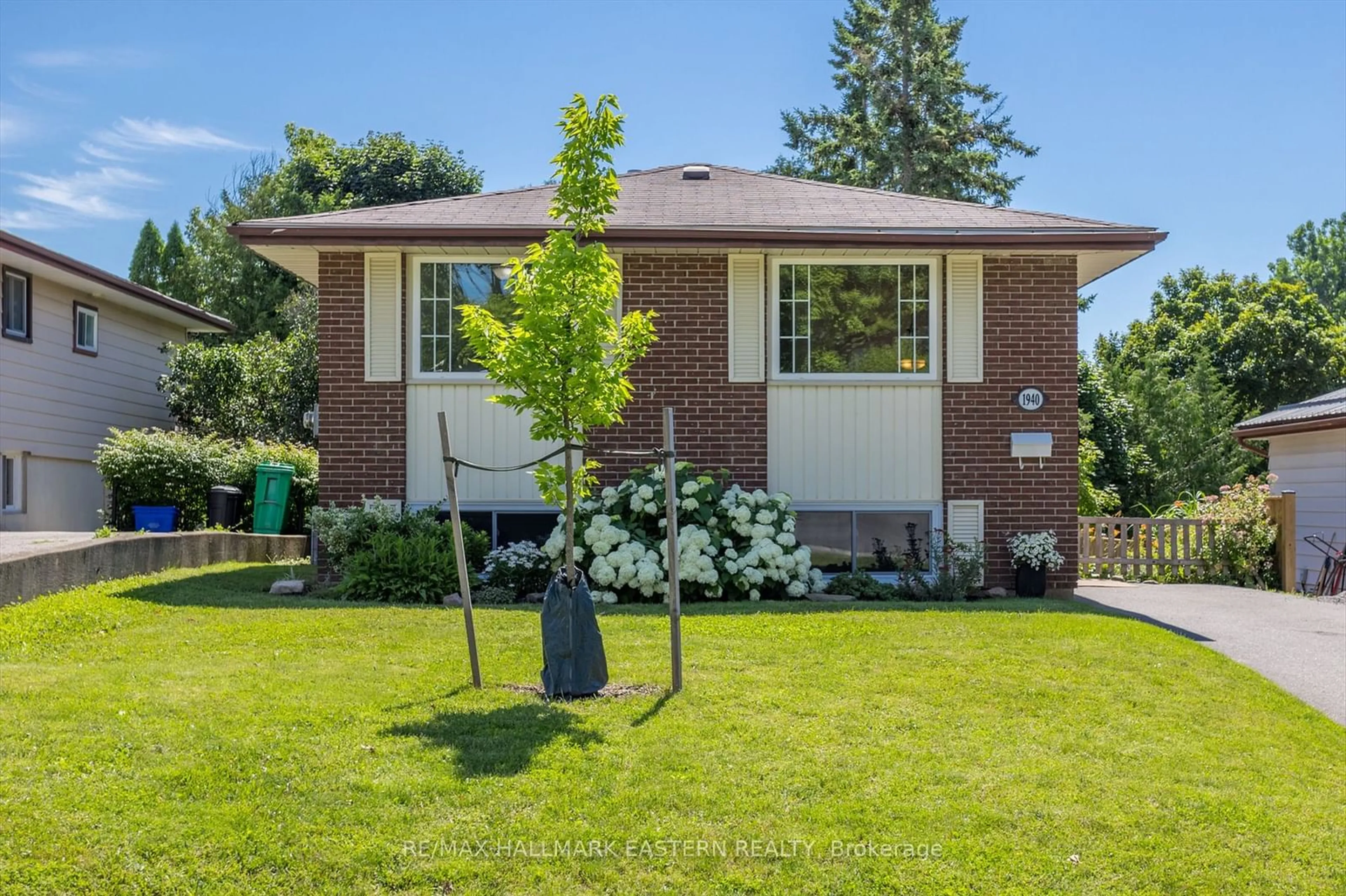 Home with brick exterior material for 1940 Croftdale Cres, Peterborough Ontario K9K 1G5