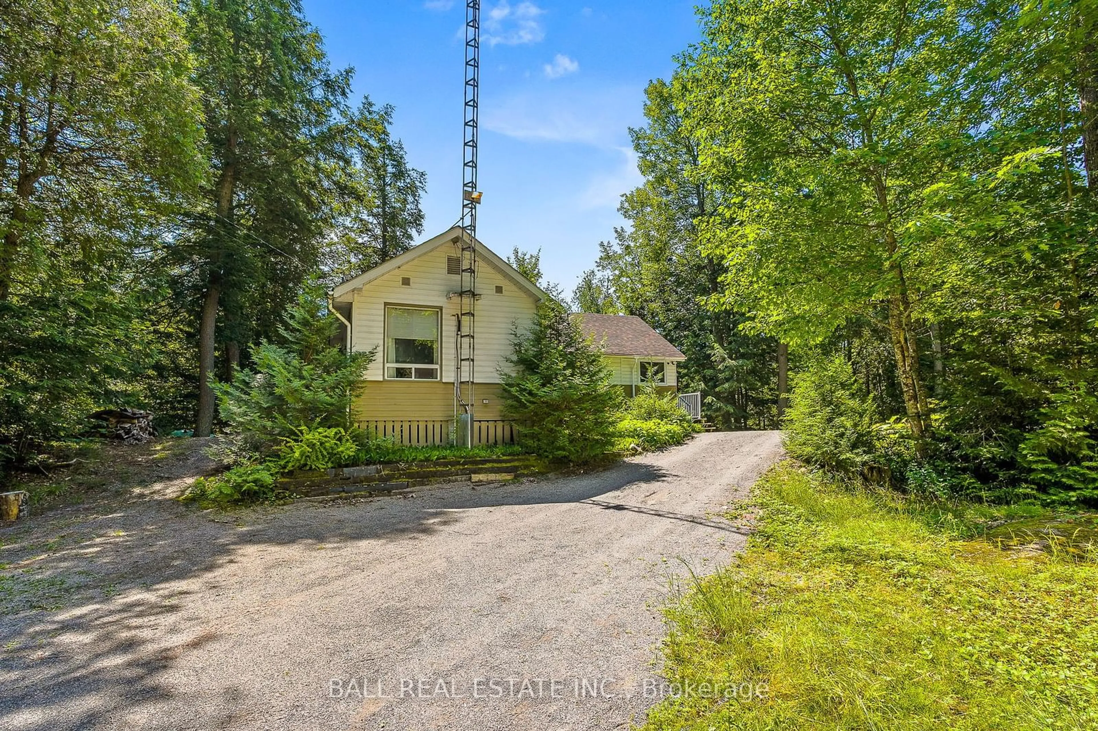 Cottage for 6 Fire Route 328B, Galway-Cavendish and Harvey Ontario K0L 1J0