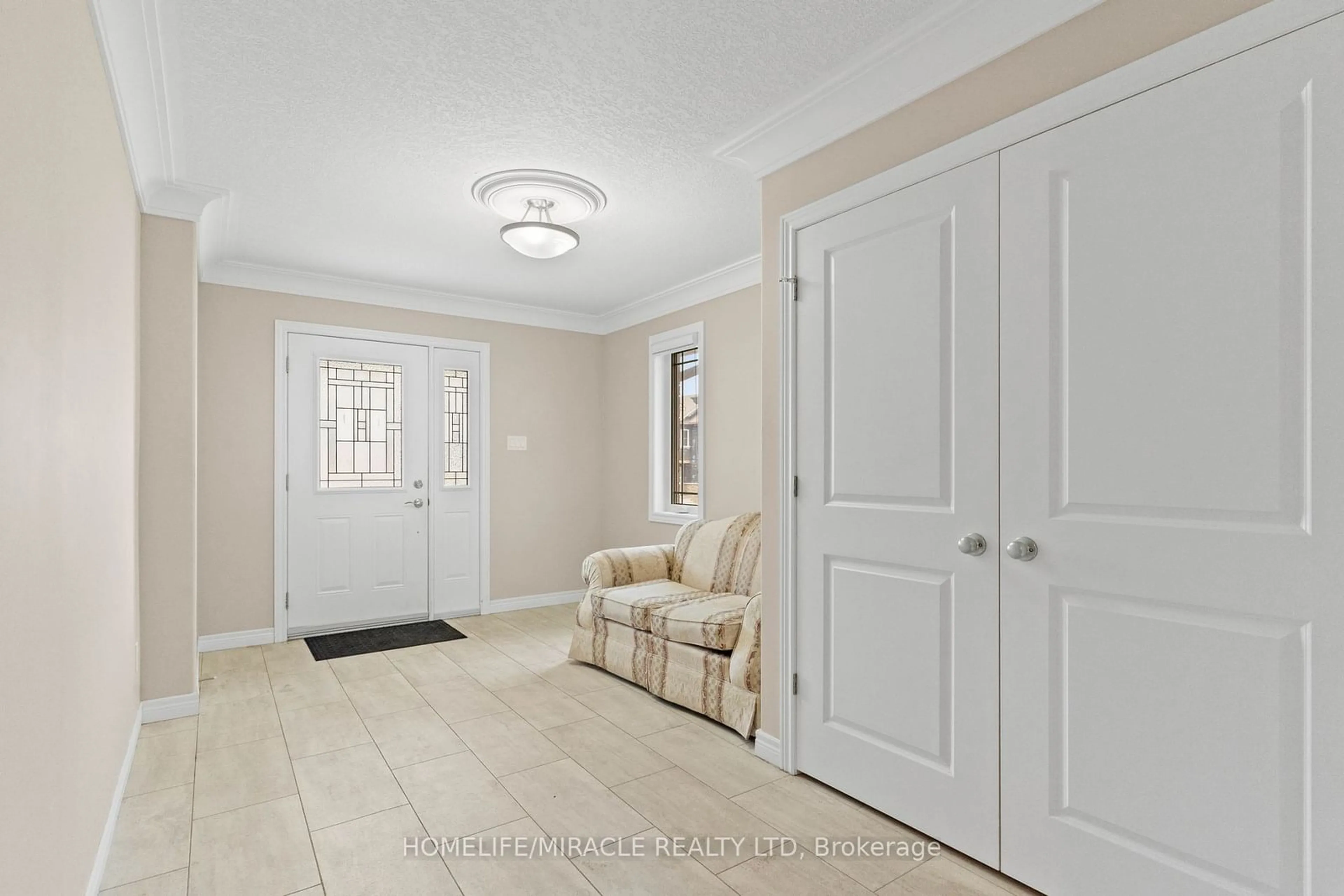 Indoor entryway for 314 Mullighan Gdns, Smith-Ennismore-Lakefield Ontario K9K 0G3