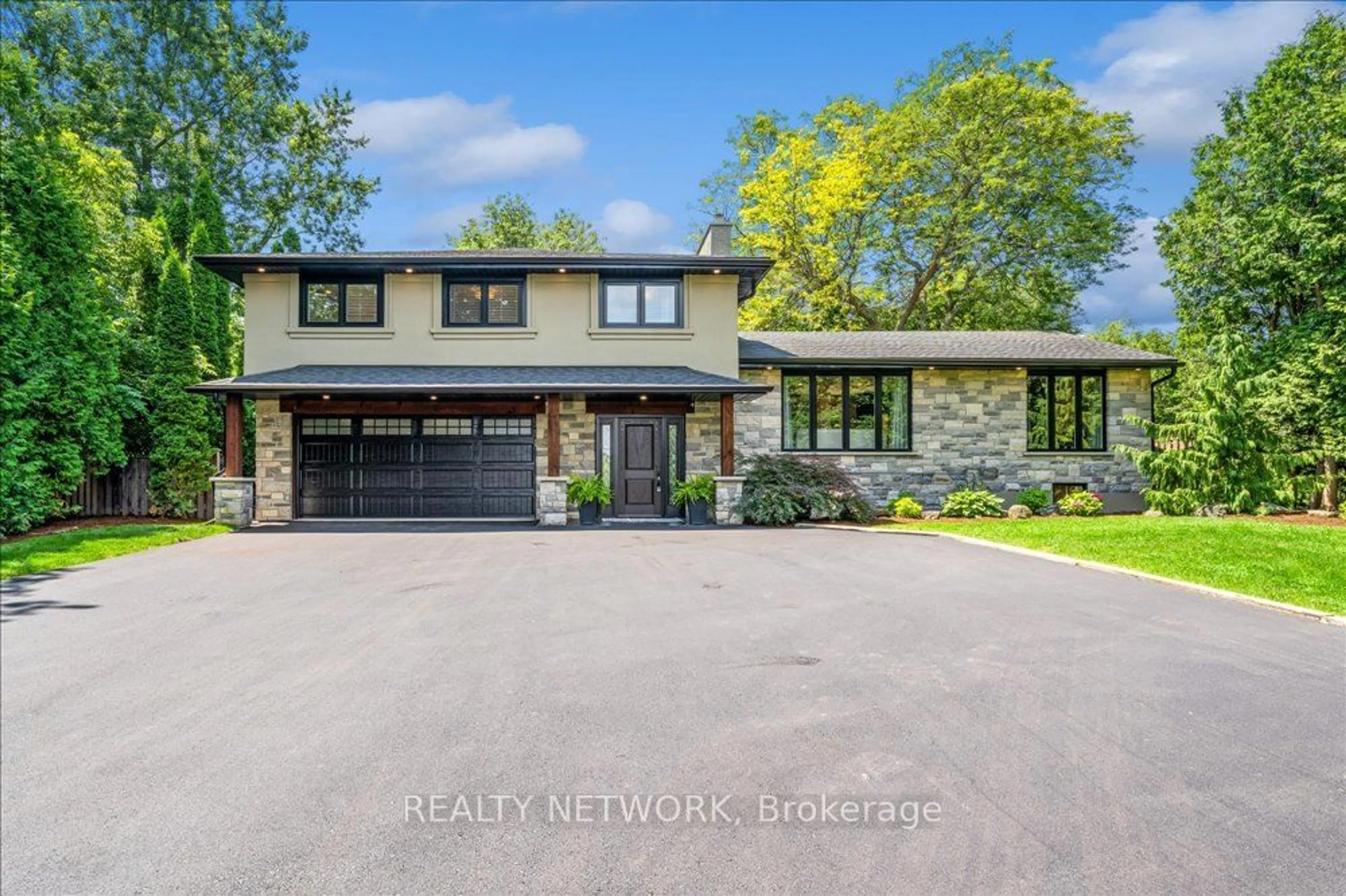 Home with brick exterior material for 9049 Twenty Rd, Hamilton Ontario L0R 1W0