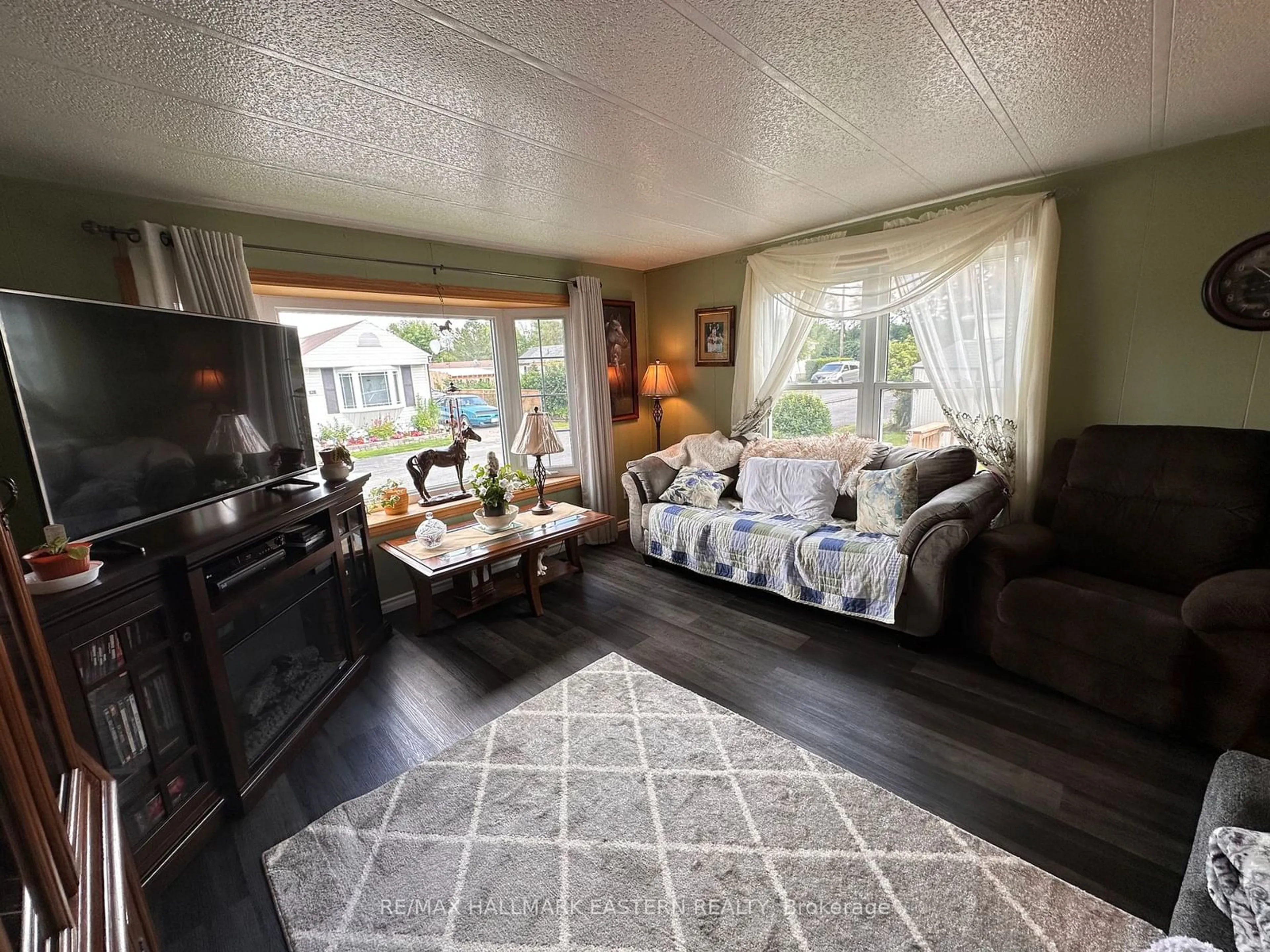 Living room for 2244 Heritage Line #72B, Otonabee-South Monaghan Ontario K9J 6X8