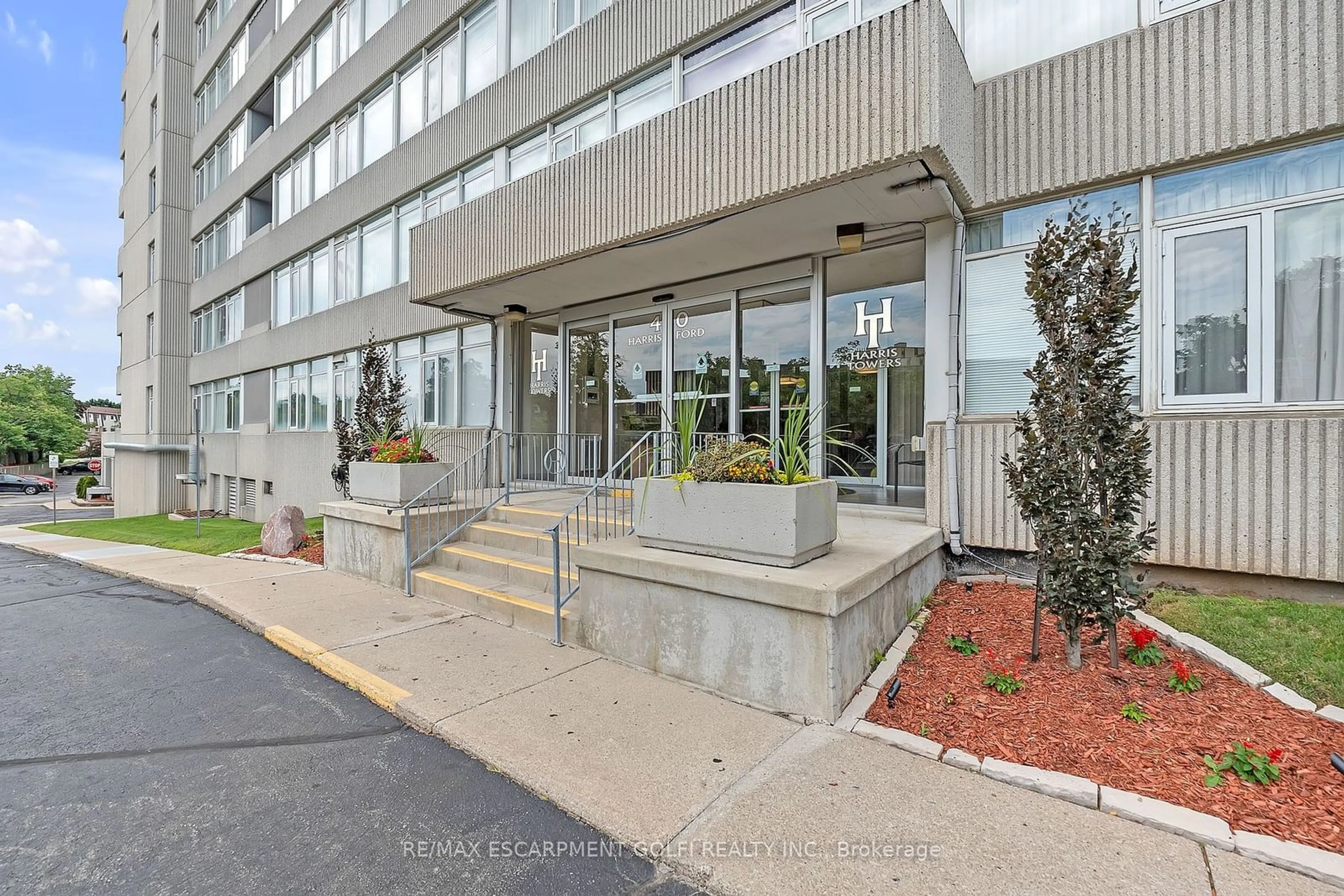 A pic from exterior of the house or condo for 40 Harrisford St #706, Hamilton Ontario L8K 6N1