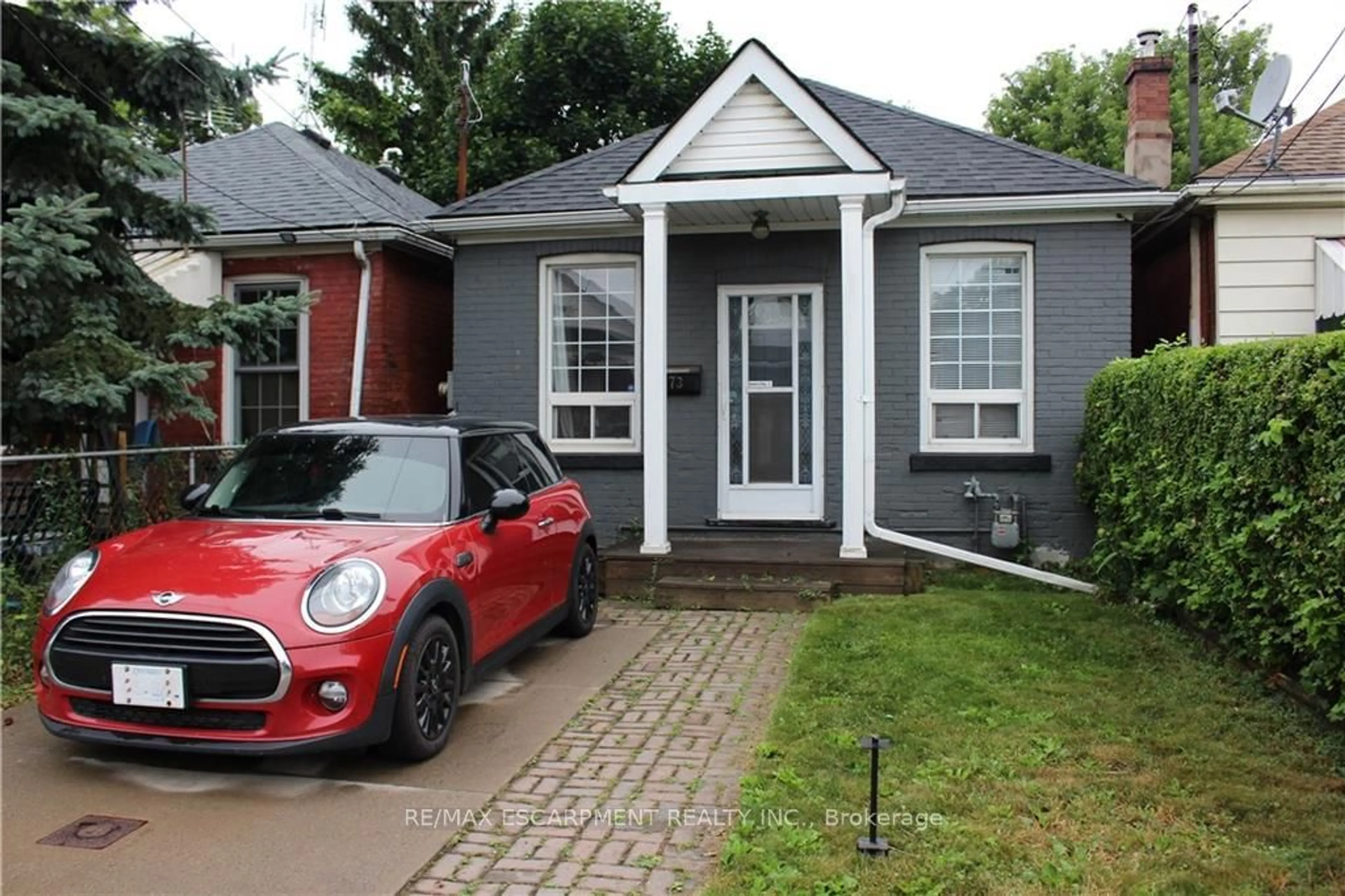 Home with vinyl exterior material for 73 NORMAN St, Hamilton Ontario L8H 4J4