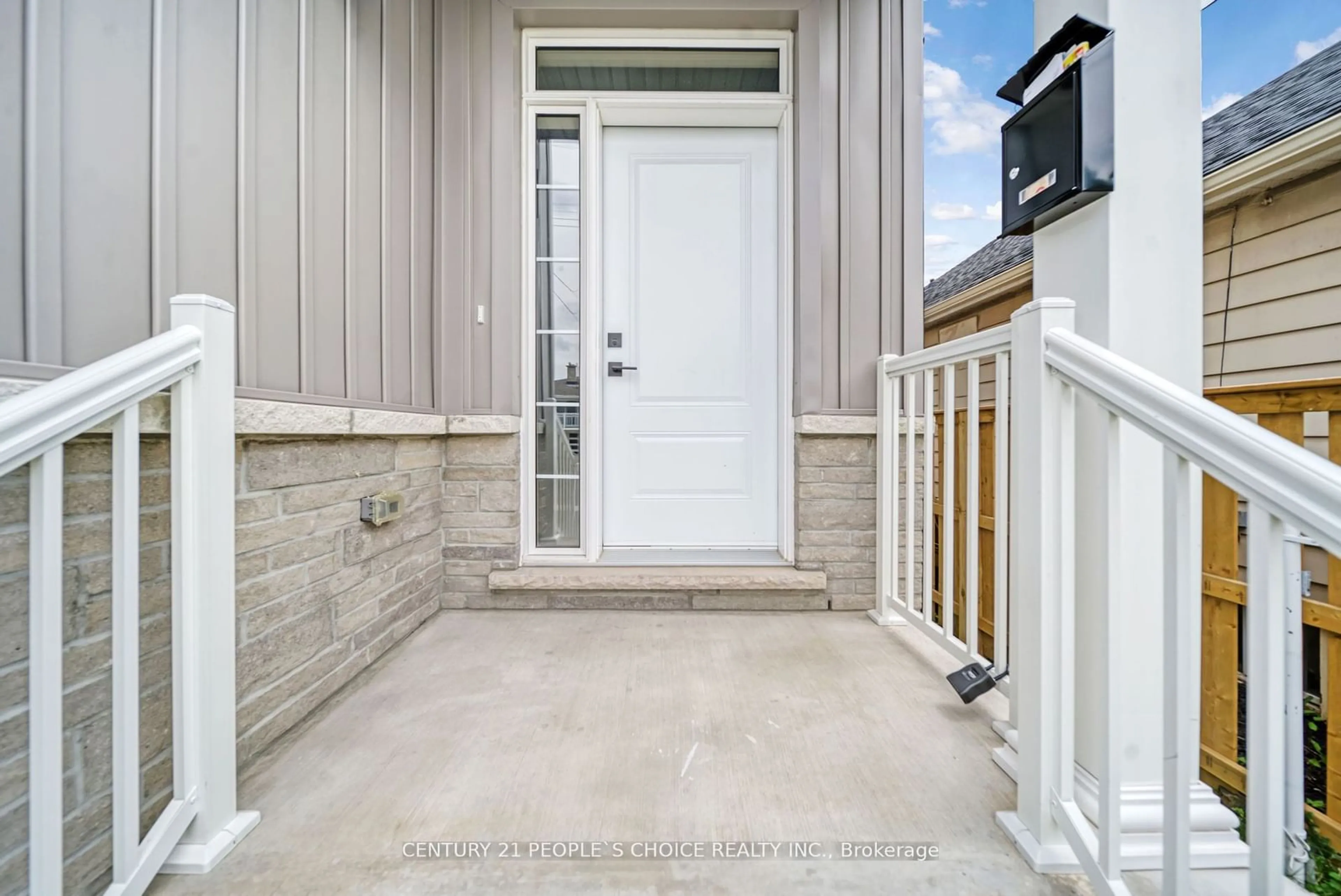 Indoor entryway for 37 Delena Ave, Hamilton Ontario L8H 1B6