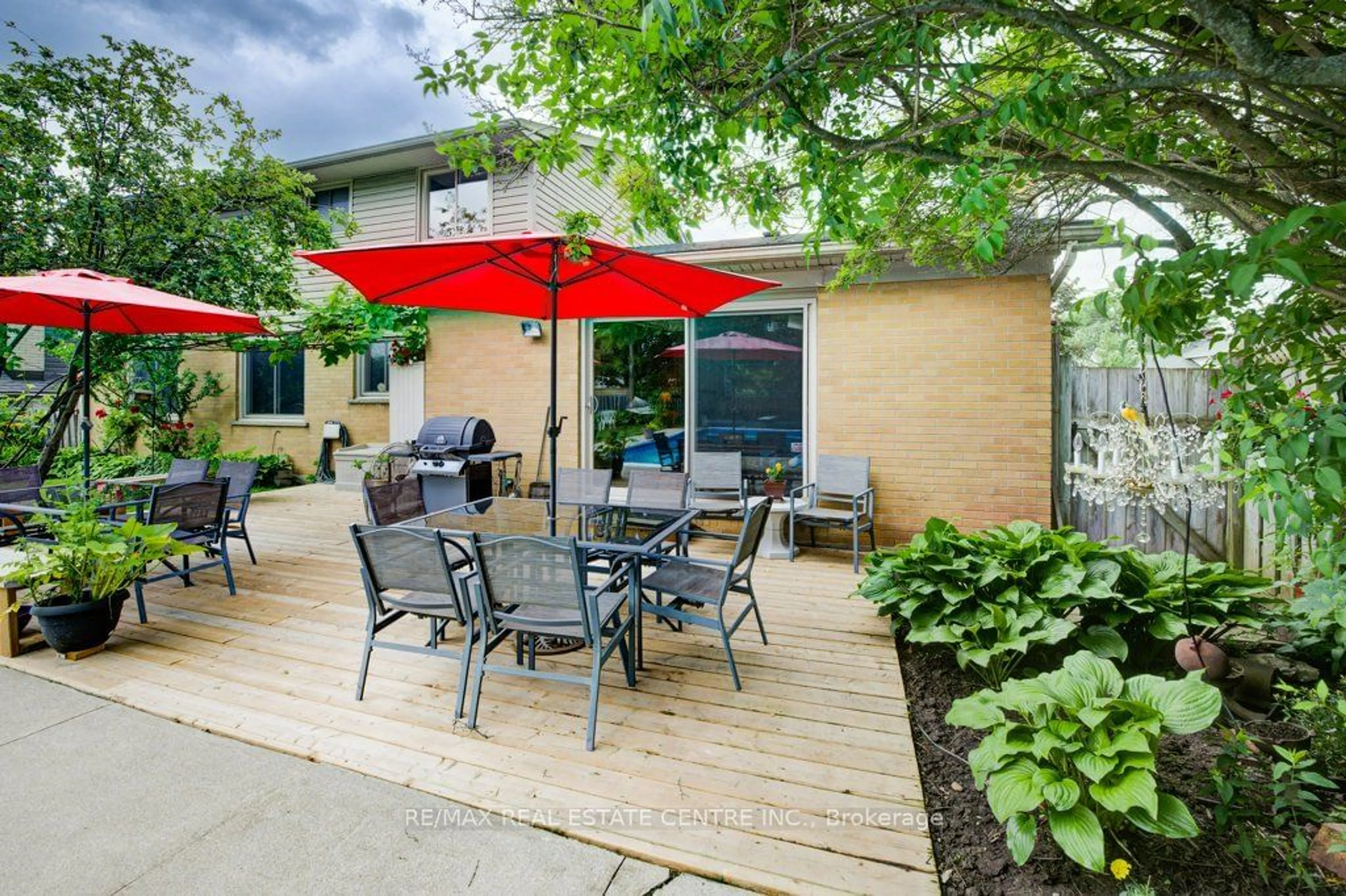 Patio for 36 Cloverdale Cres, Kitchener Ontario N2M 4X2