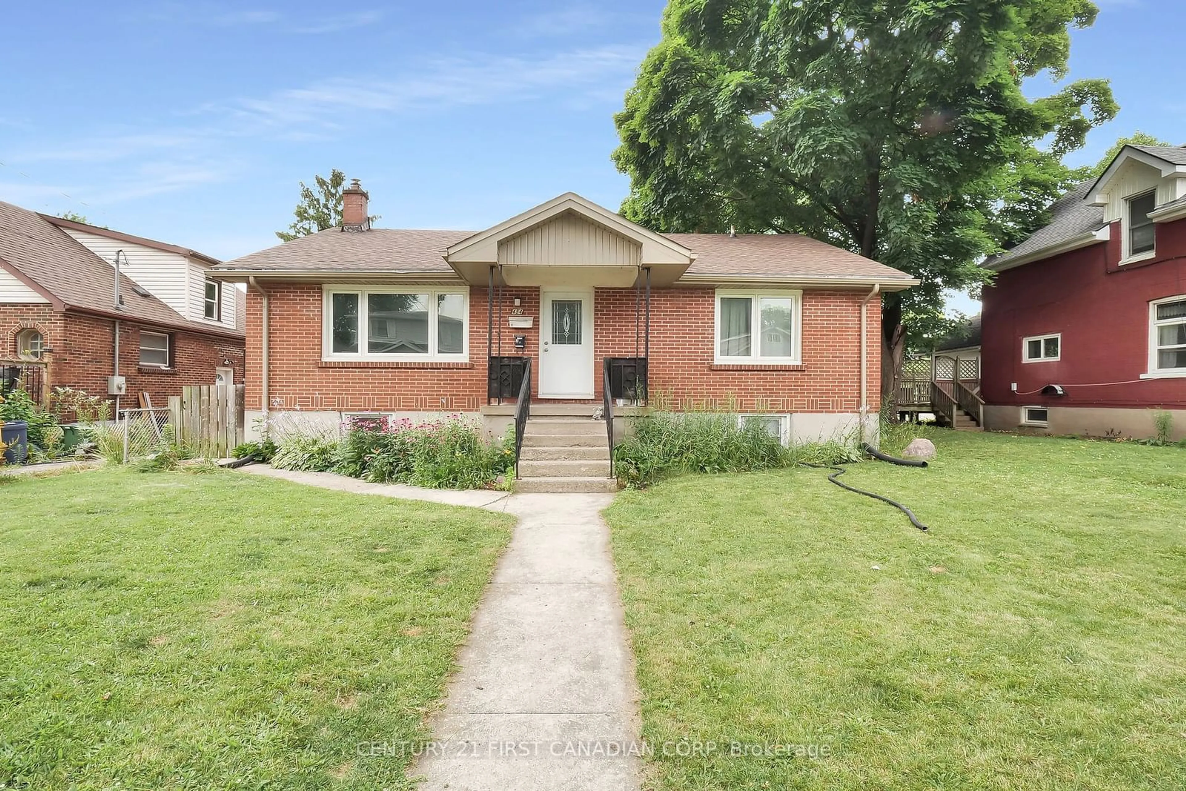 Frontside or backside of a home for 454 Salisbury St, London Ontario N5Y 3B2