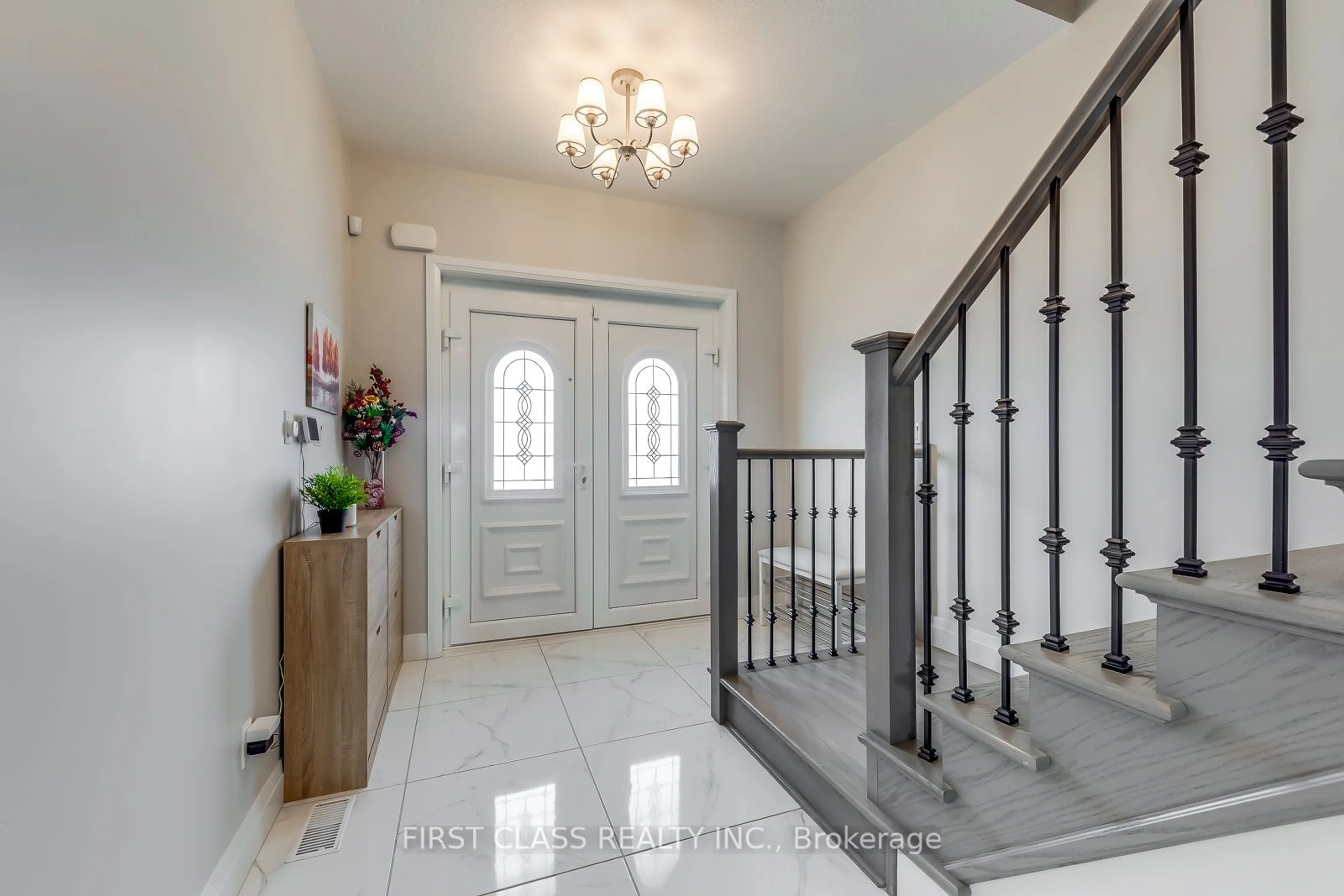 Indoor entryway for 22 Grandville Circ, Brant Ontario N3L 0E9