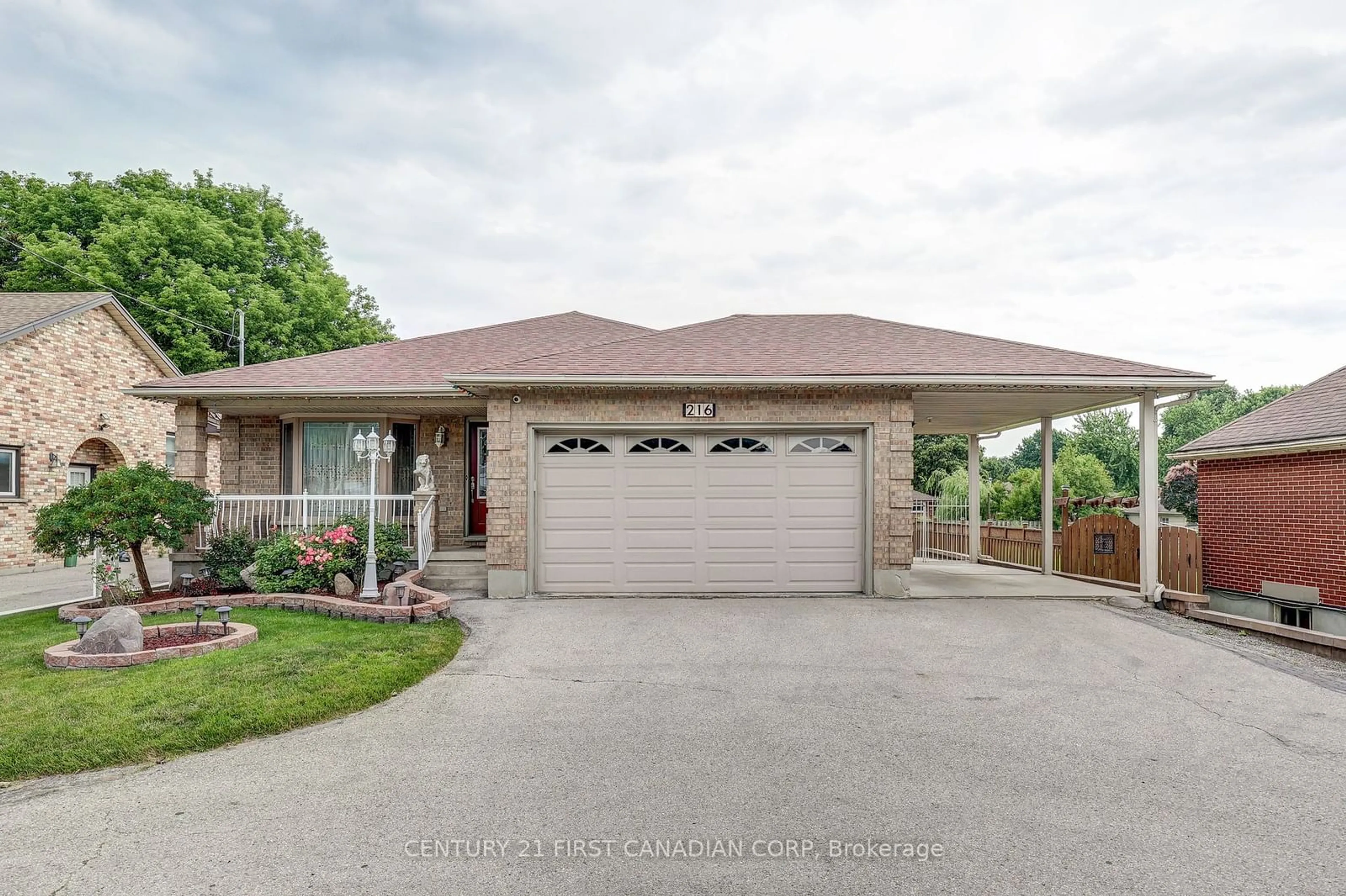 Frontside or backside of a home for 216 HIGHBURY Ave, London Ontario N5Z 2W7