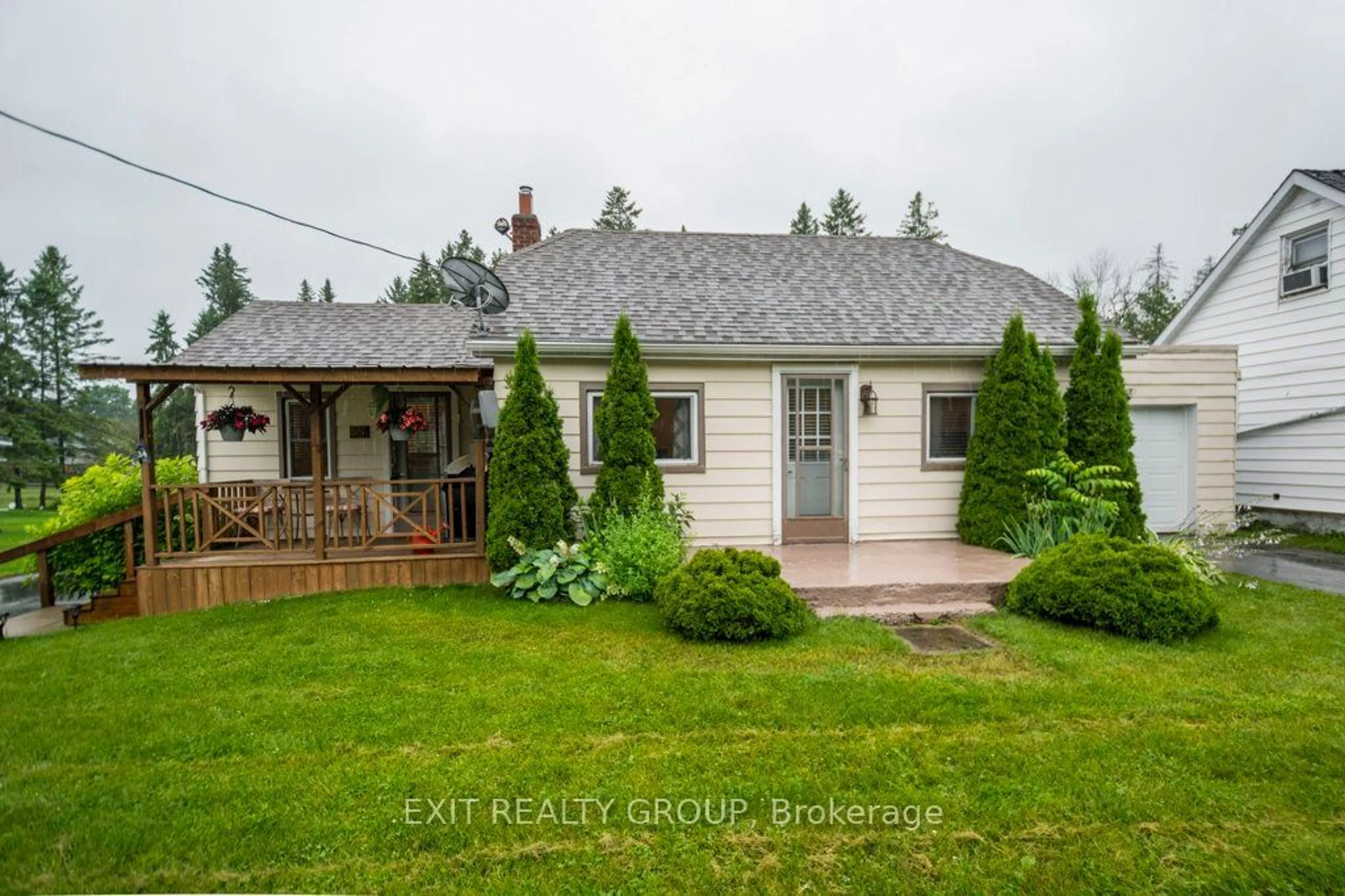 Frontside or backside of a home for 34 South Park St, Quinte West Ontario K0K 2C0