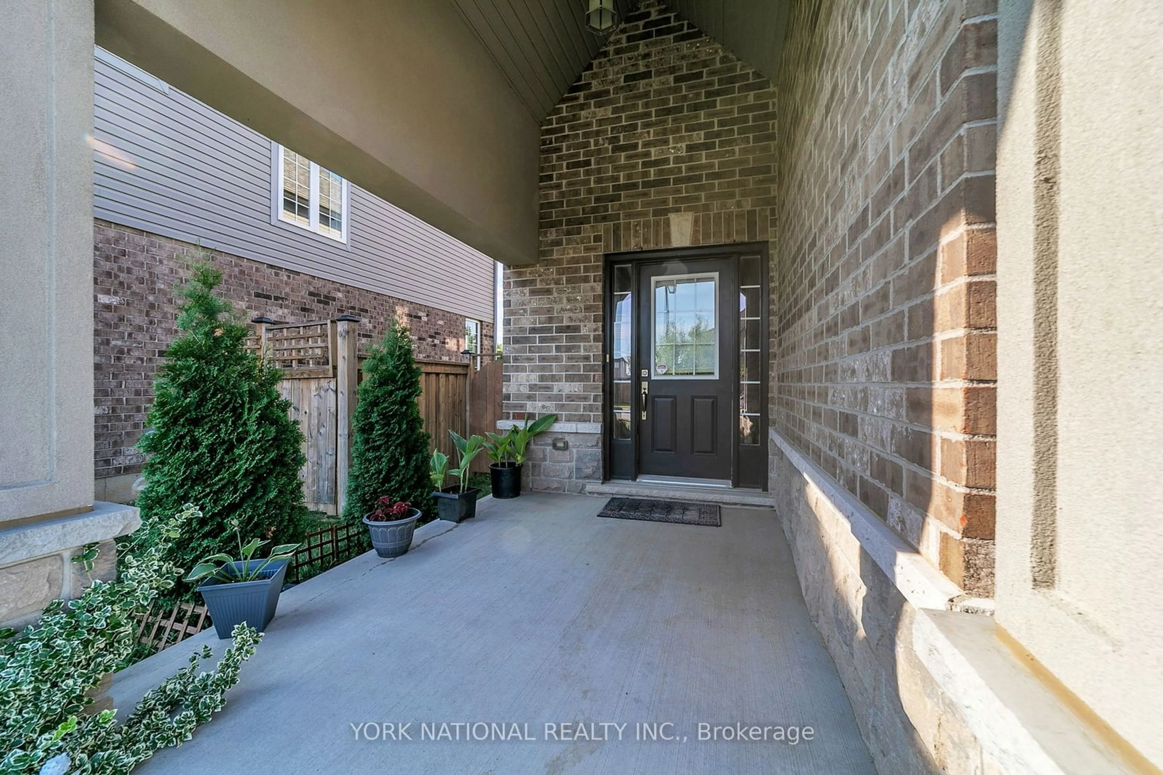 Indoor entryway for 30 Madonna Dr, Hamilton Ontario L9B 0H1