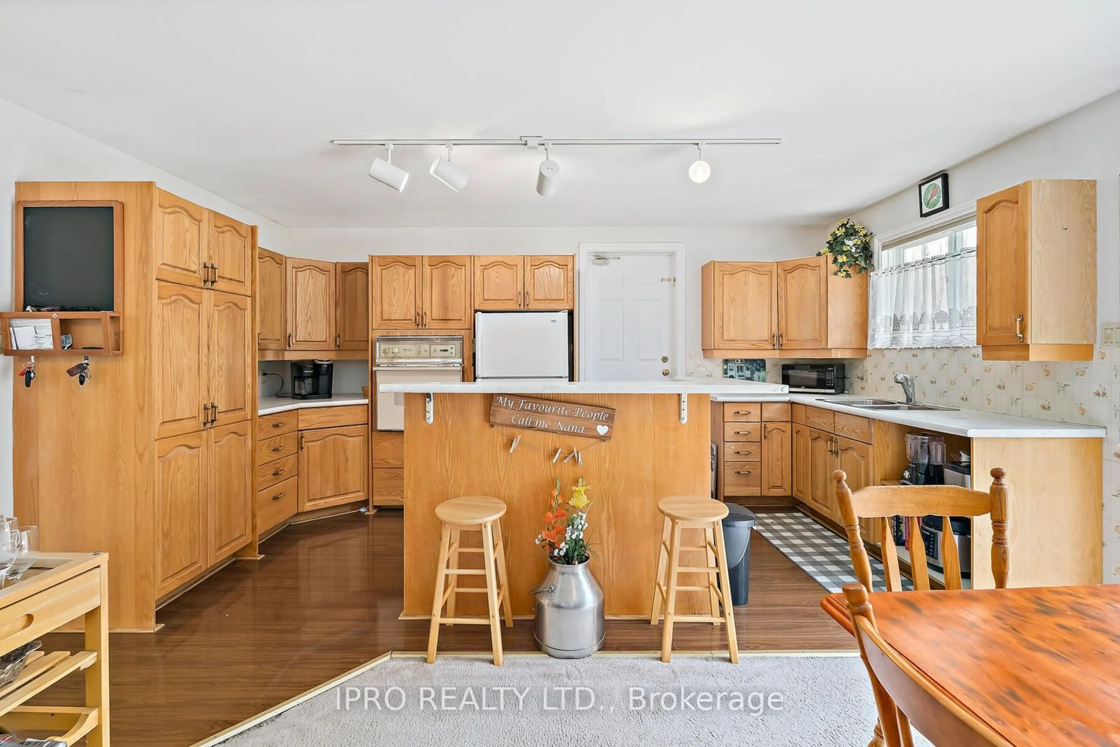 Kitchen for 307254 Hockley Rd, Mono Ontario L9W 2Y8