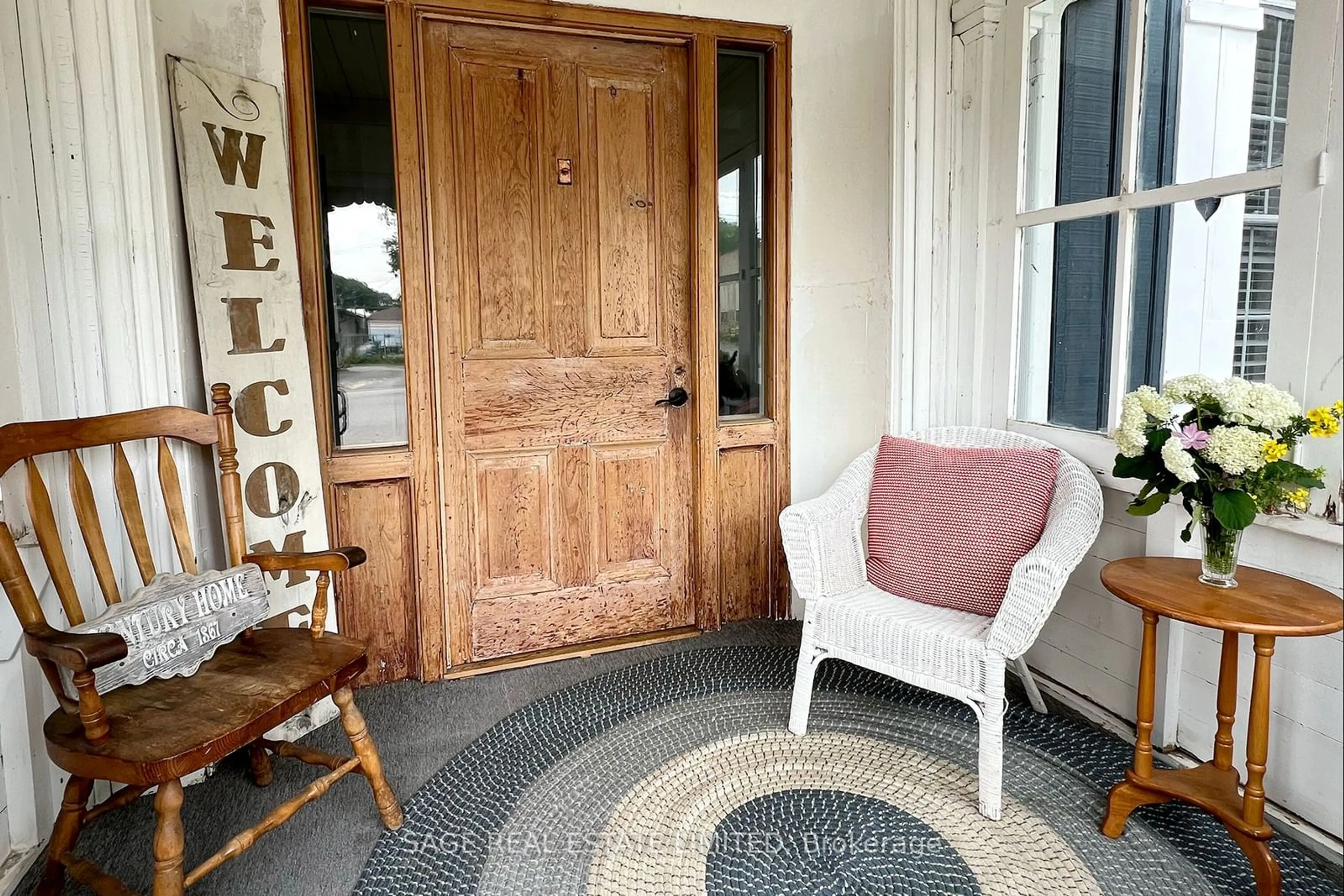 Indoor entryway, wood floors for 53 William St, Kawartha Lakes Ontario K0M 1A0