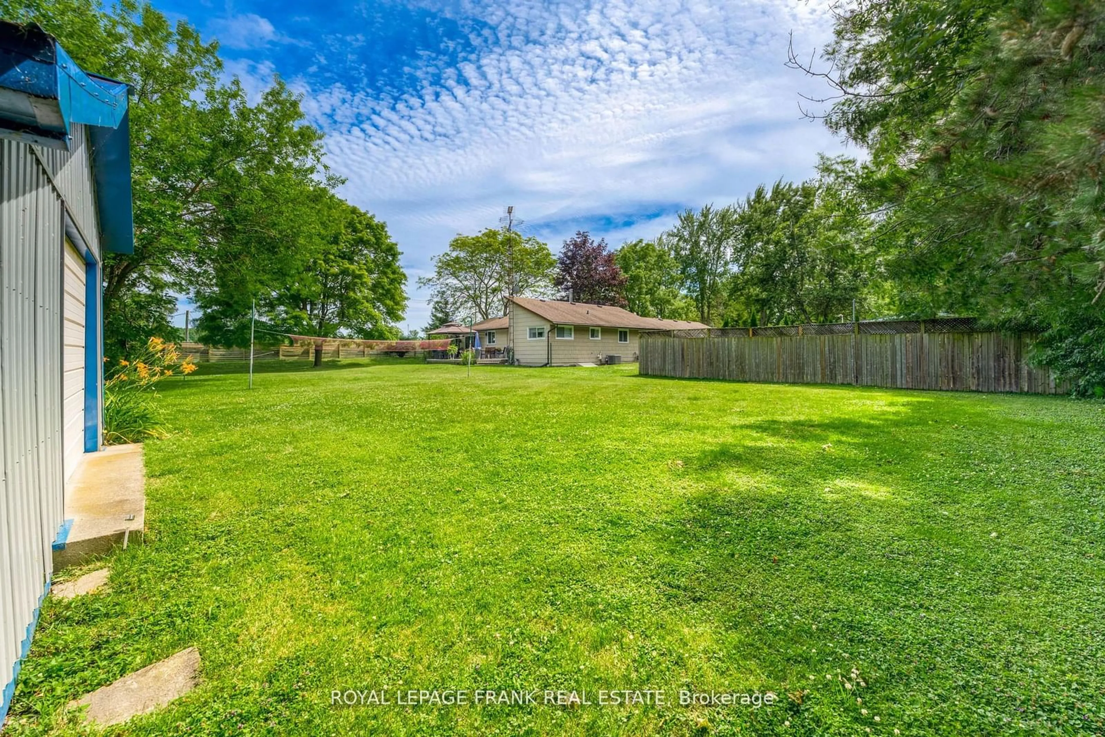 Fenced yard for 7808 Eleanor St, Plympton-Wyoming Ontario N0N 1J6