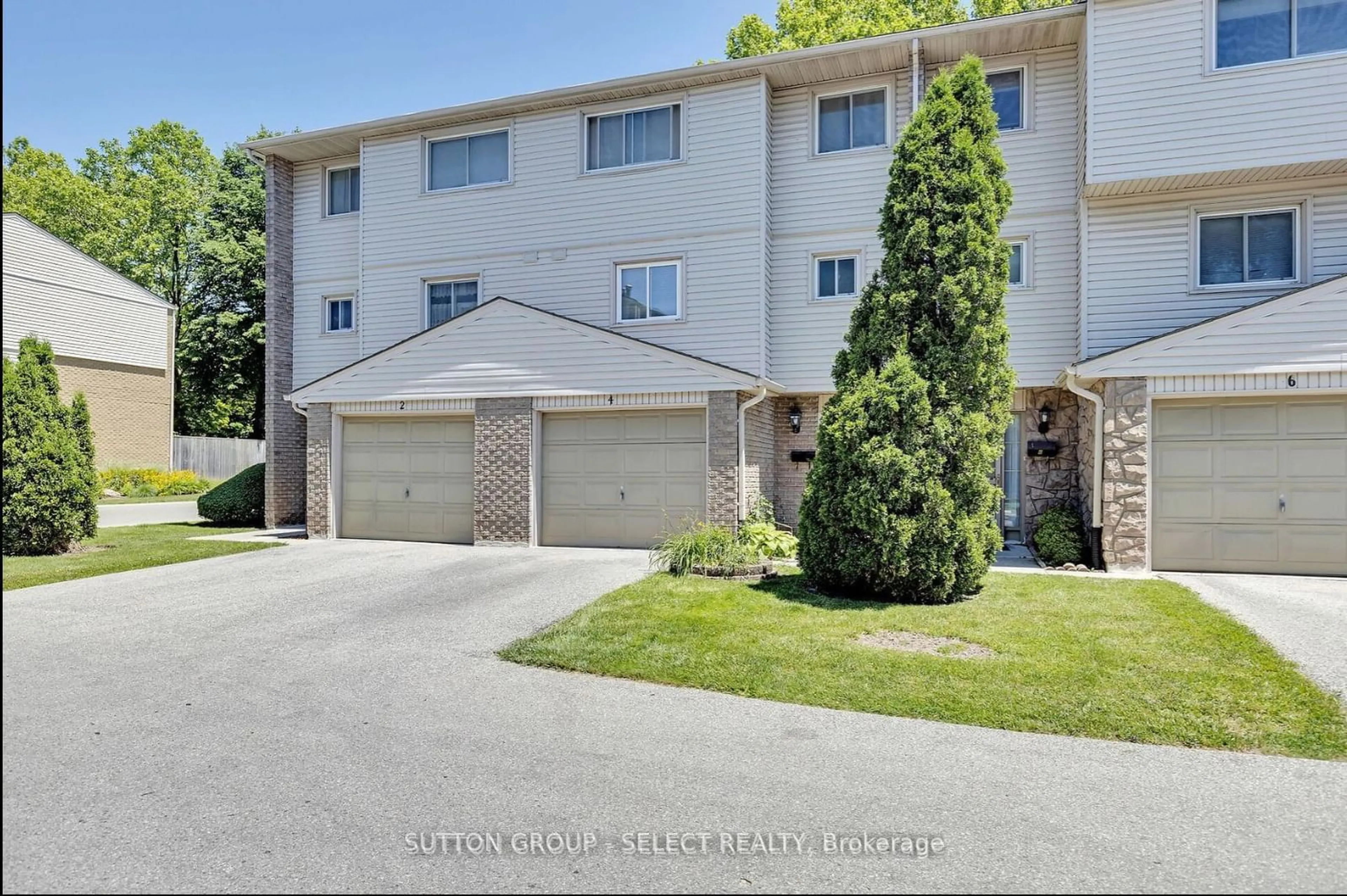 A pic from exterior of the house or condo for 300 SANDRINGHAM Cres #4, London Ontario N6C 5B4