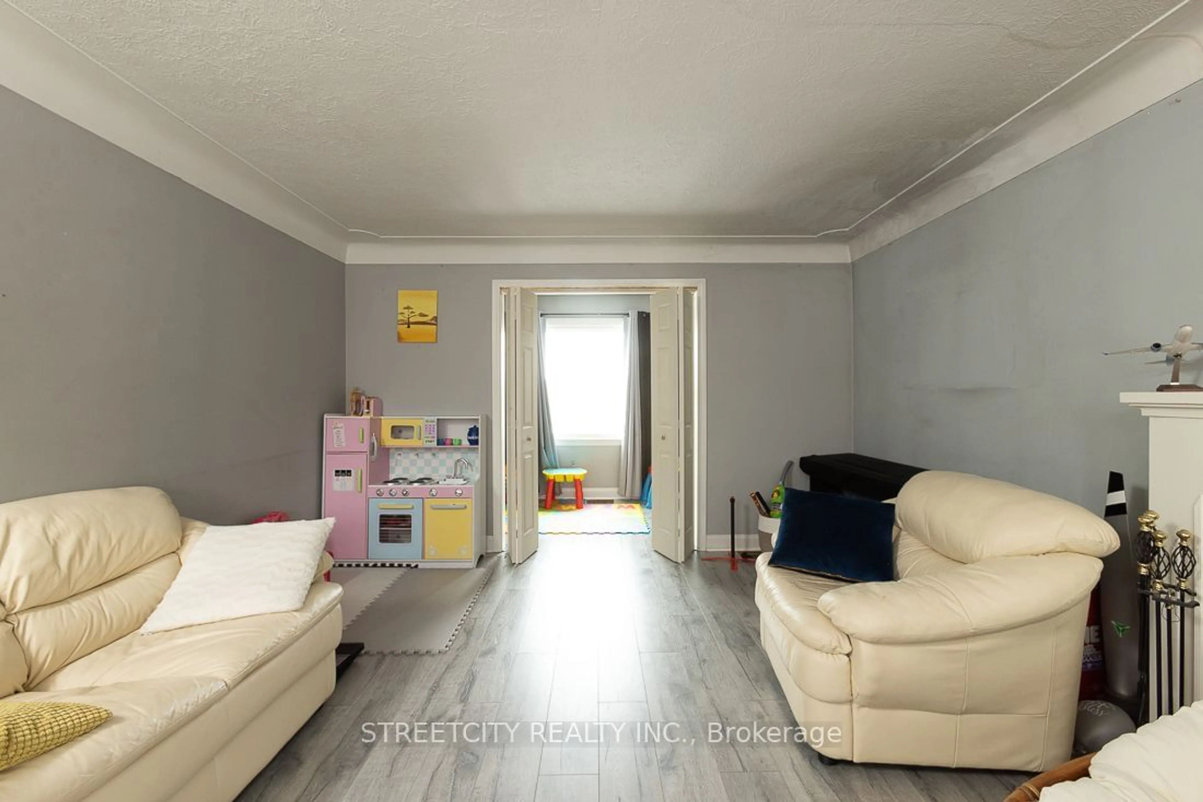 A pic of a room for 1099 Hamilton Rd, London Ontario N5W 1A7