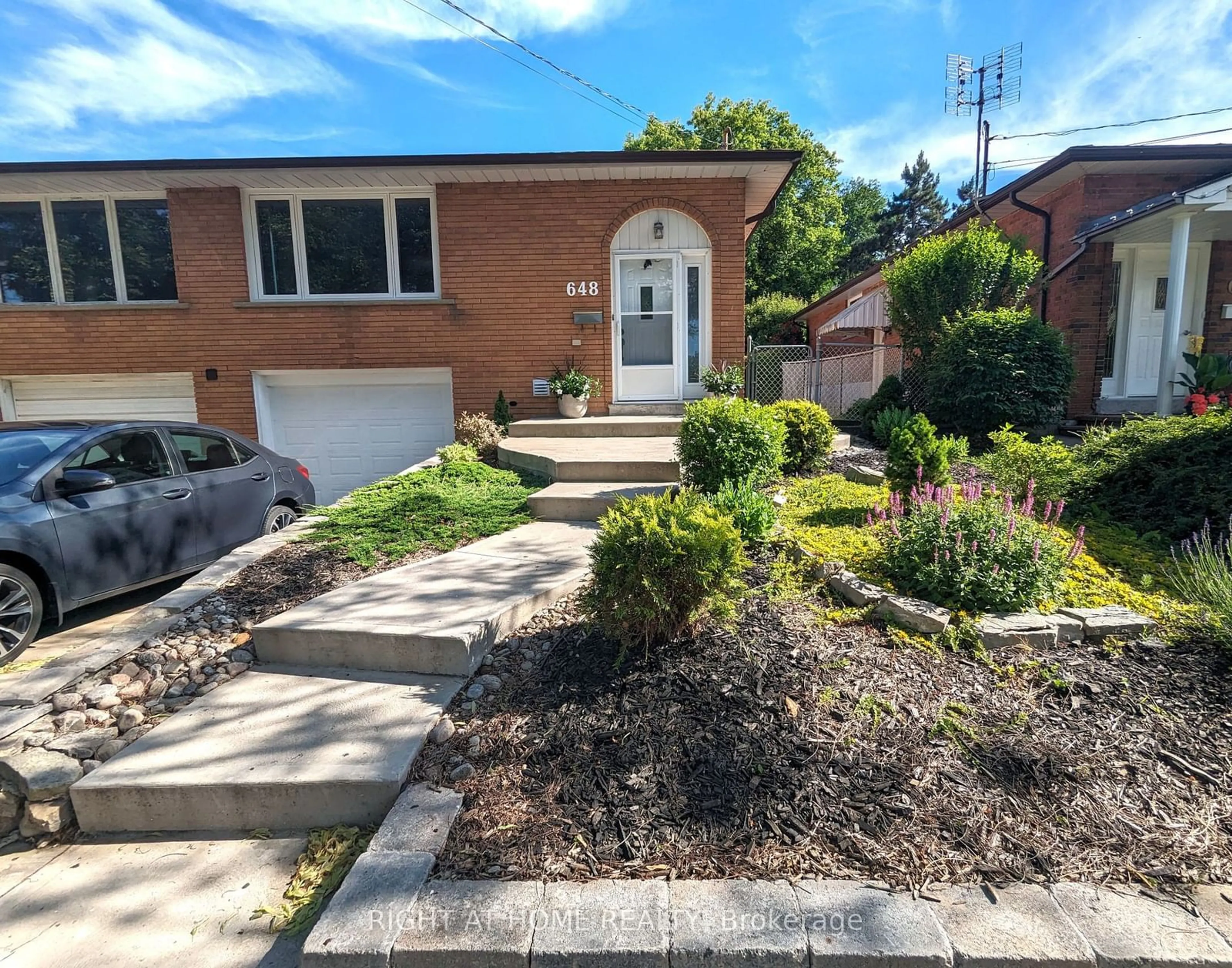 Frontside or backside of a home, the street view for 648 Greenhill Ave, Hamilton Ontario L8K 5E9