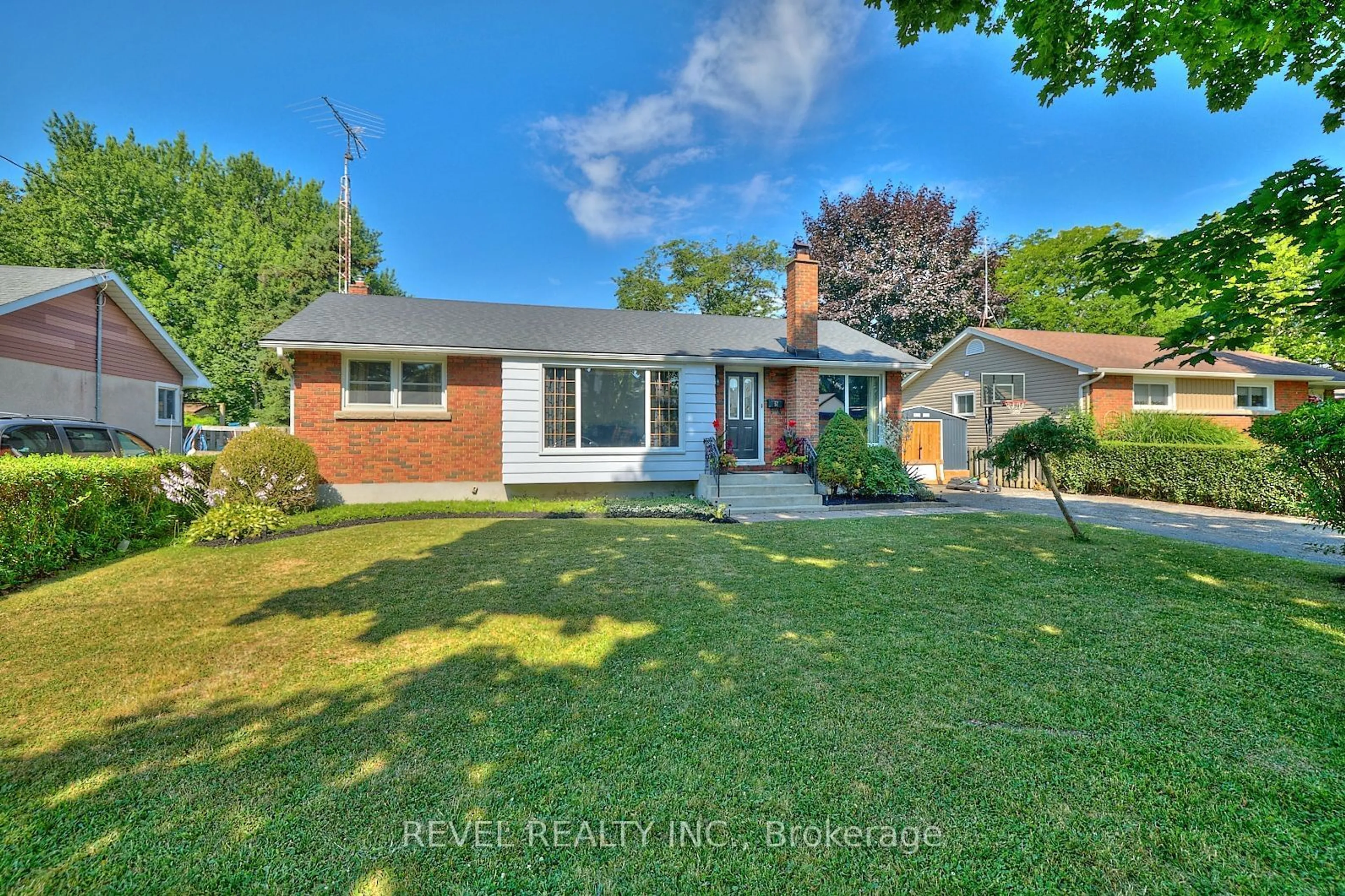 Frontside or backside of a home for 51 Aquadale Dr, St. Catharines Ontario L2N 3R9