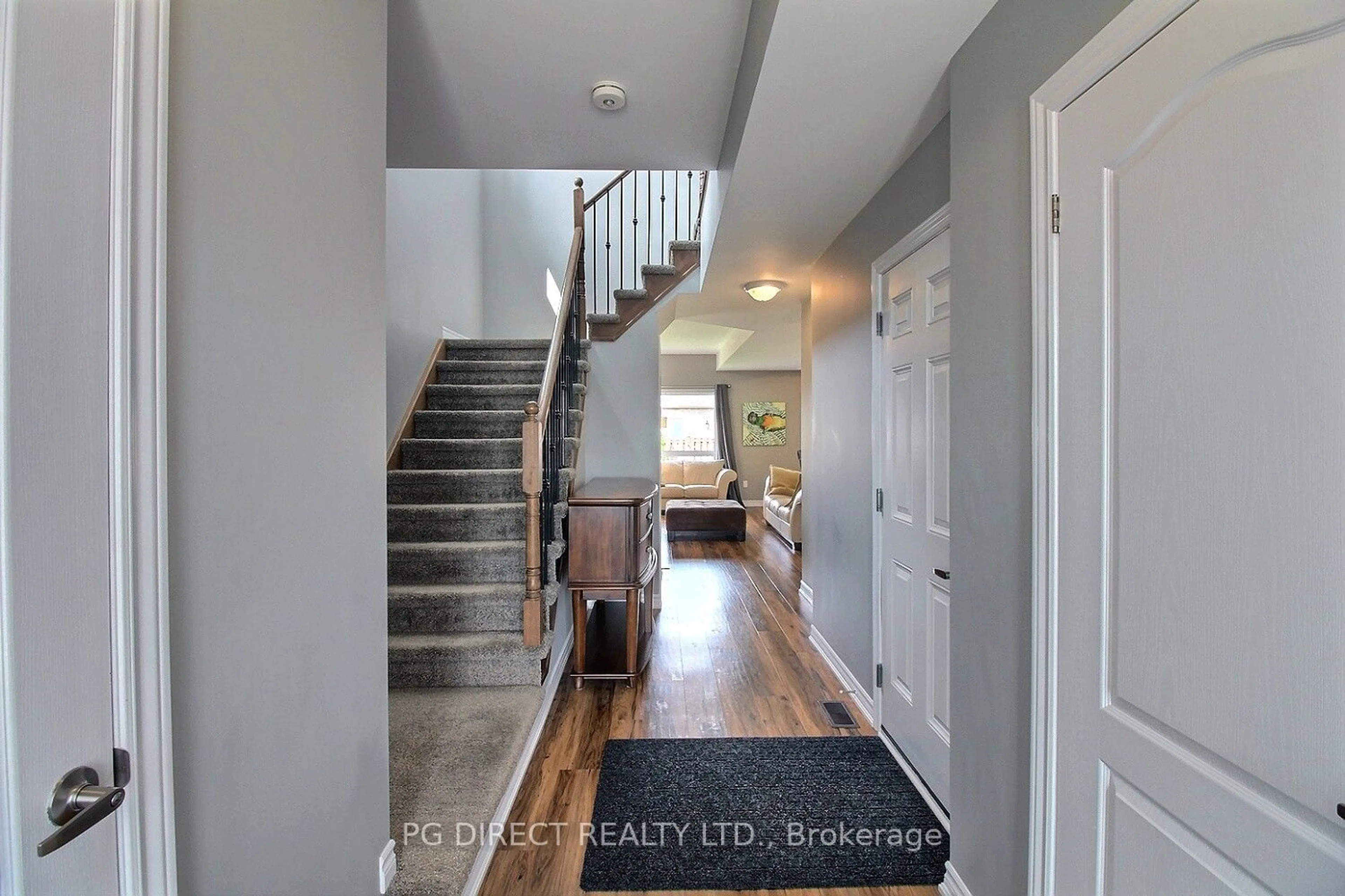 Indoor entryway for 281 Morgan St, Cobourg Ontario K9A 0L5