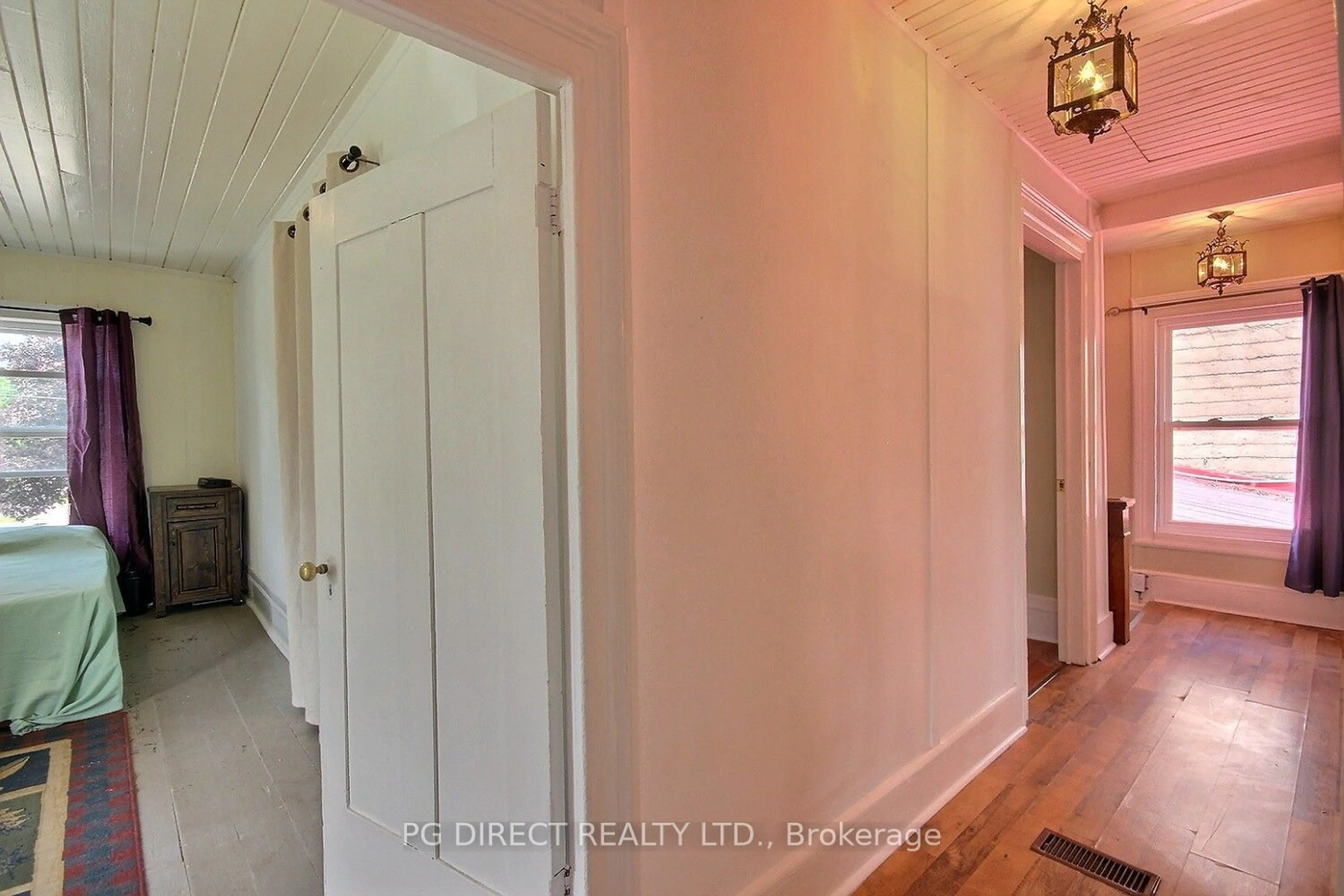 Indoor entryway for 101 Durham St, Madoc Ontario K0K 2K0