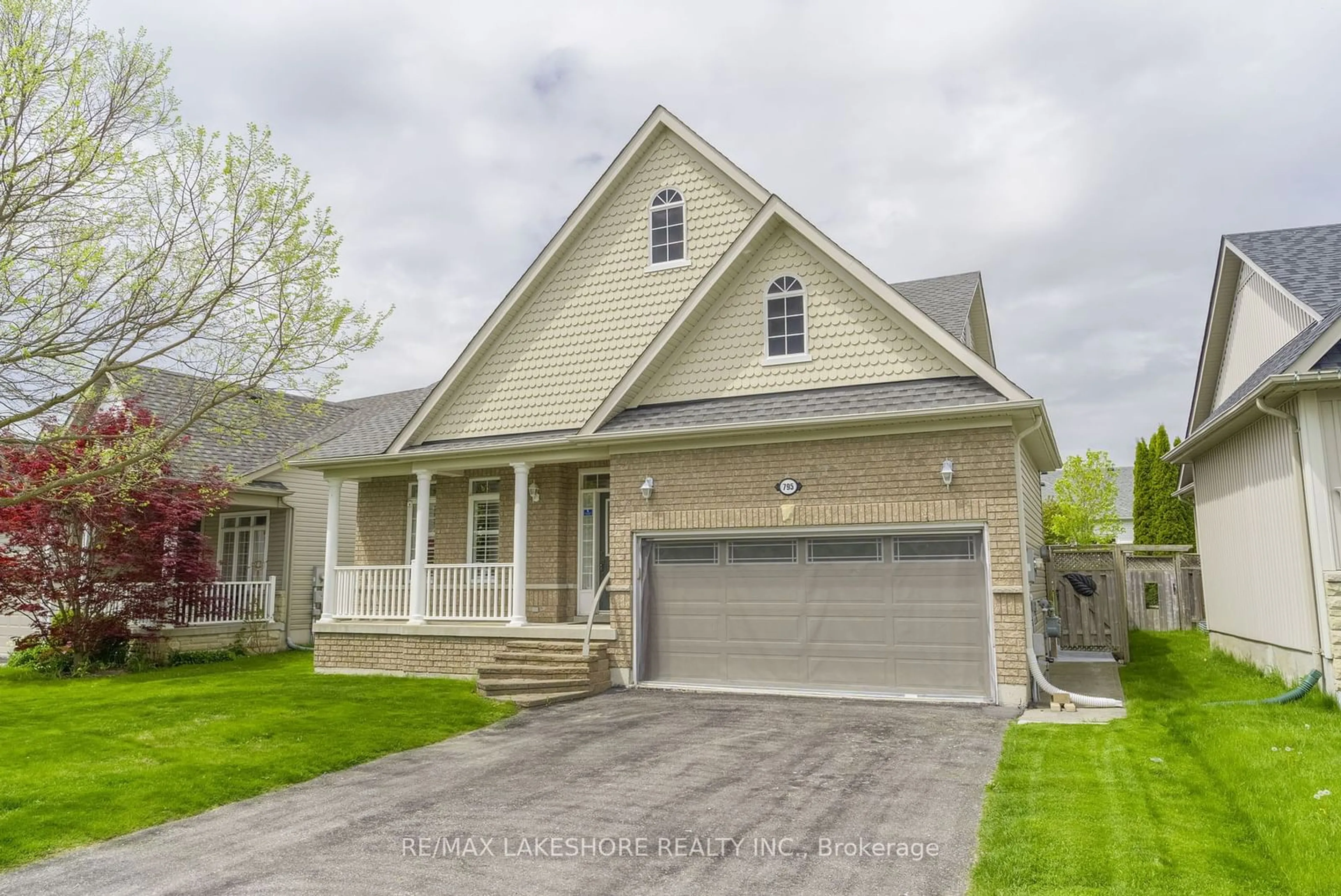 Frontside or backside of a home for 795 London St, Cobourg Ontario K9A 5X9