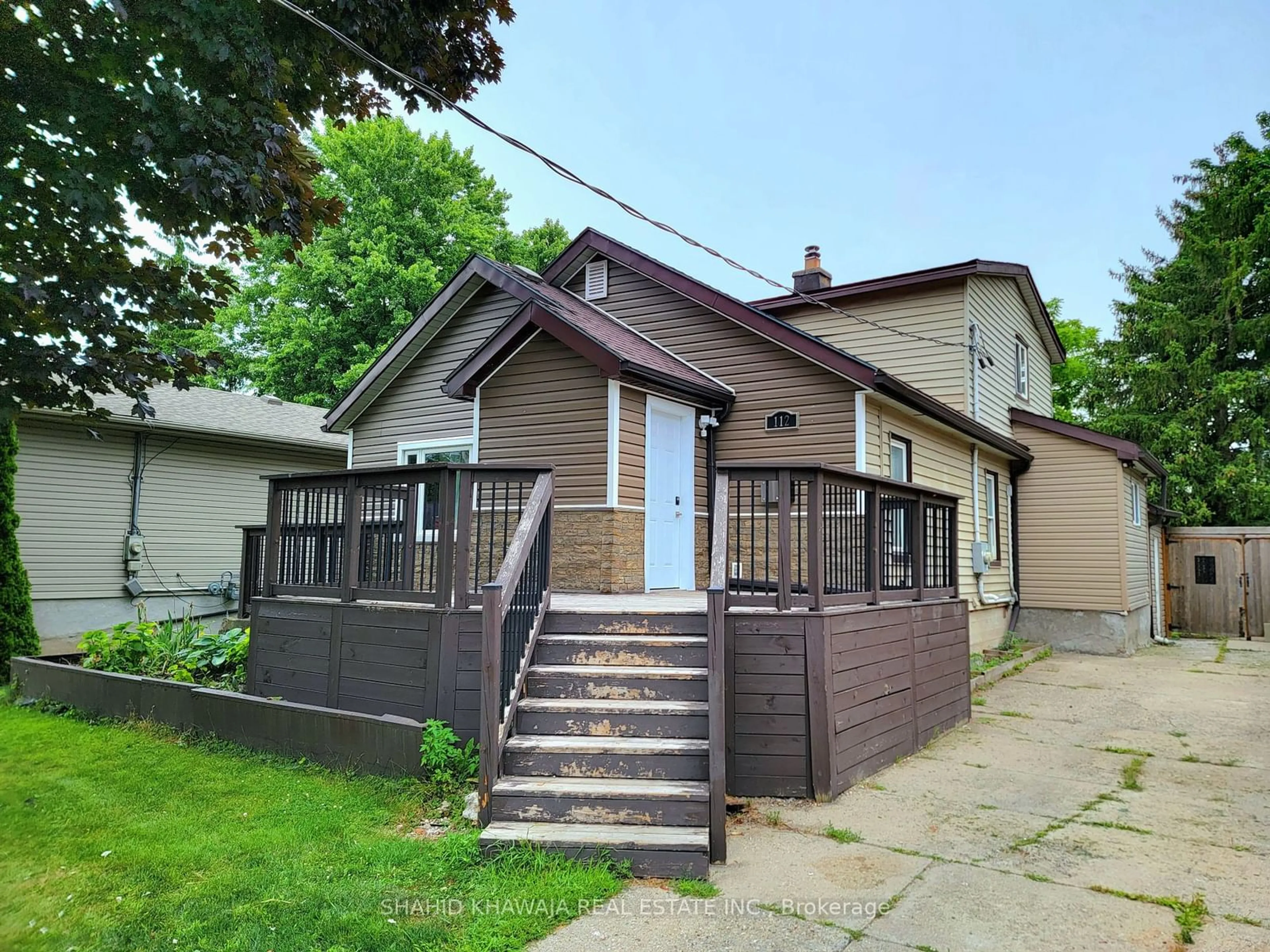 Frontside or backside of a home for 112 Stuart St, London Ontario N5Y 1S6