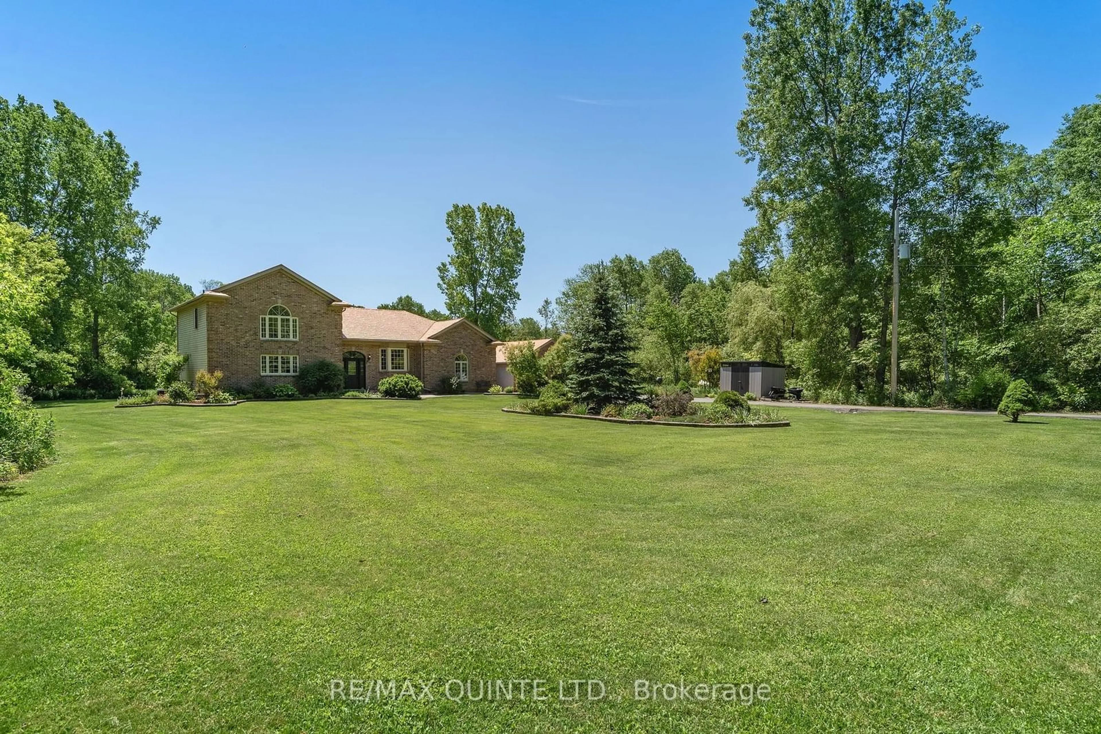 Frontside or backside of a home for 106 Halloway Rd, Quinte West Ontario K0K 3E0