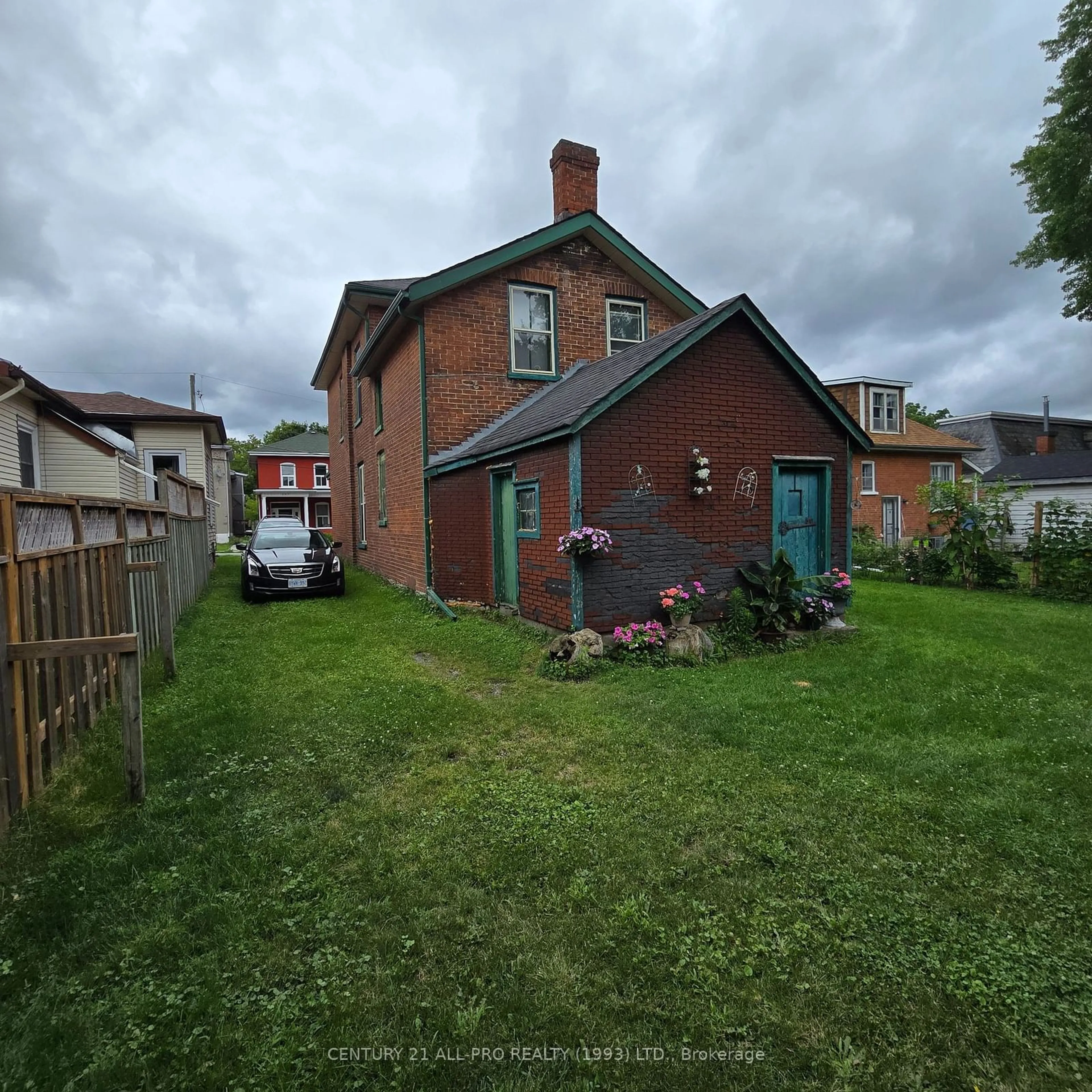 Frontside or backside of a home for 270 Williams St, Belleville Ontario K8N 3K6