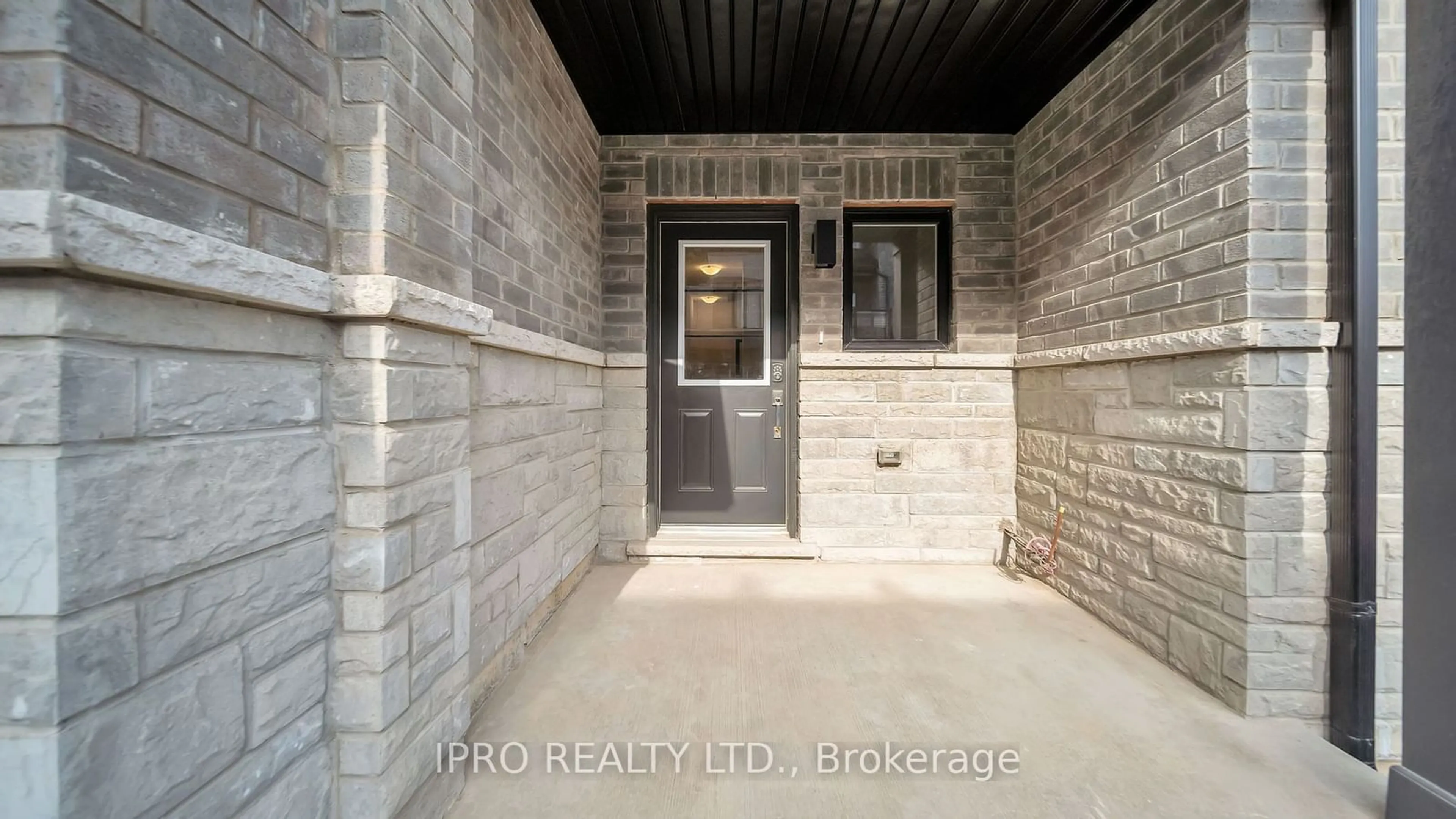 Indoor entryway for 461 Blackburn Dr #97, Brantford Ontario N3T 0W9