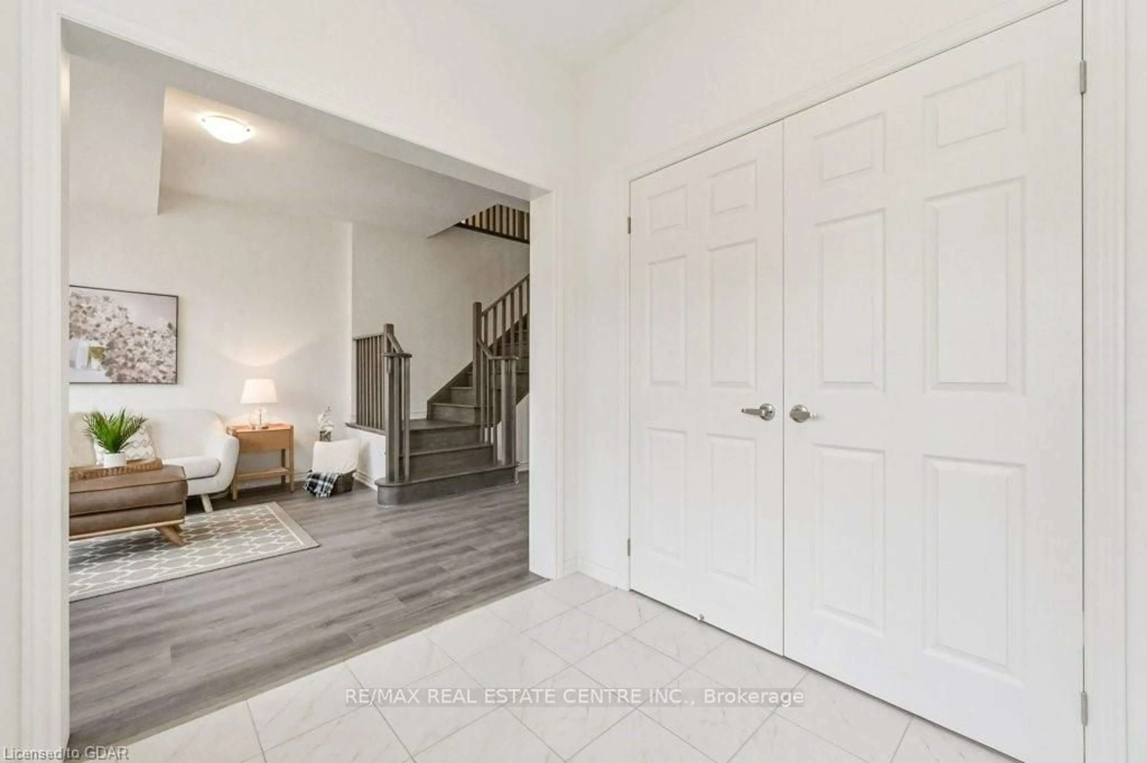 Indoor entryway for 123 Rea Dr, Centre Wellington Ontario N1M 0J8