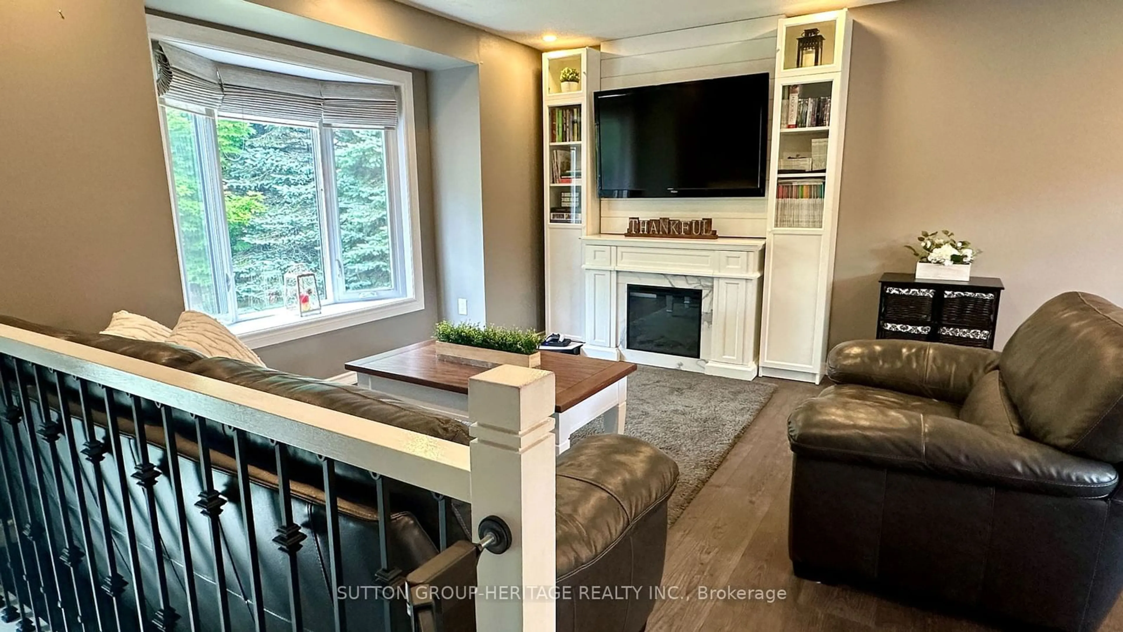 Living room for 208 Coulter Dr, Kawartha Lakes Ontario L0A 1K0