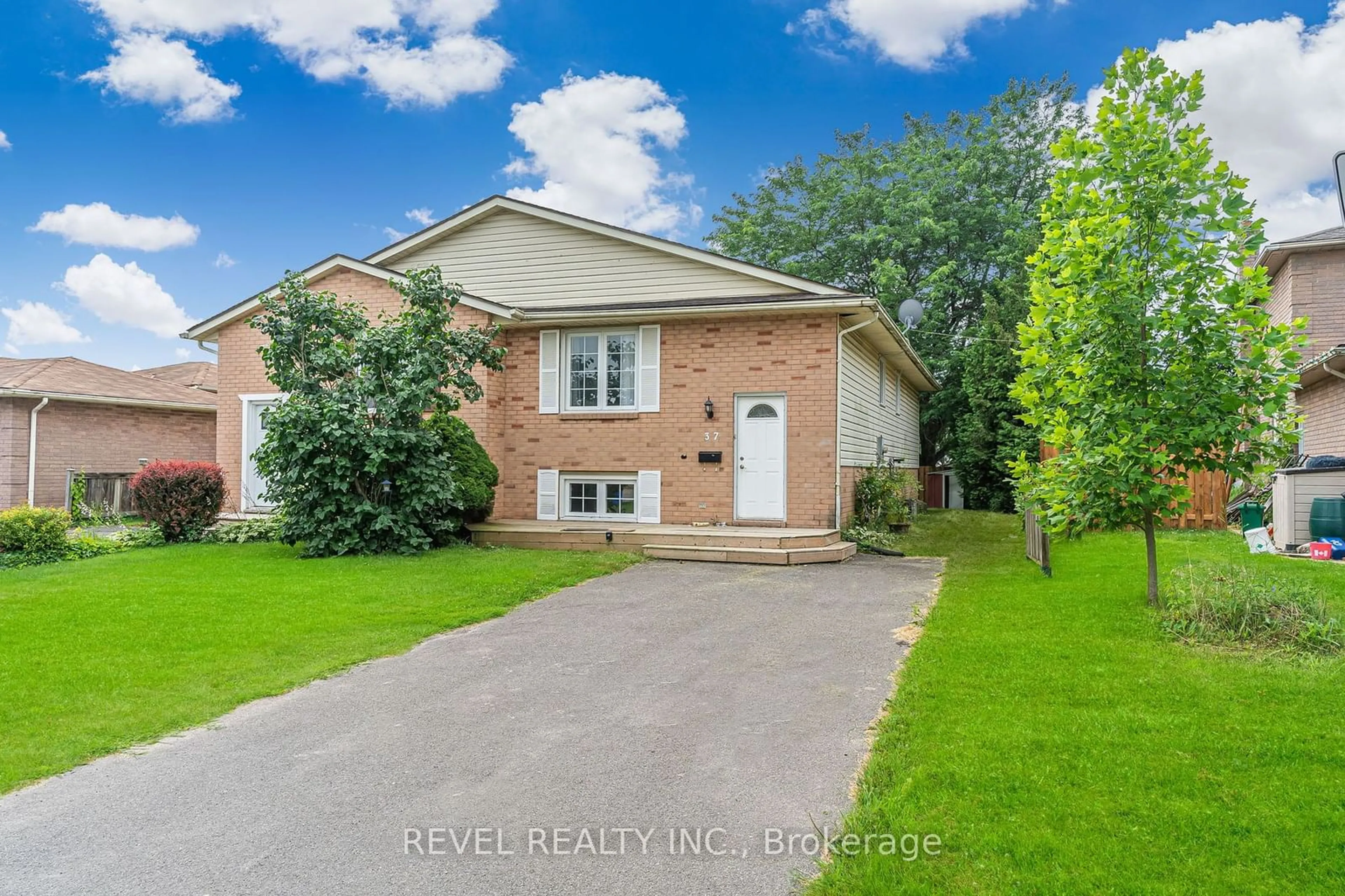 Frontside or backside of a home for 37 Briarsdale Cres, Welland Ontario L3C 6S8
