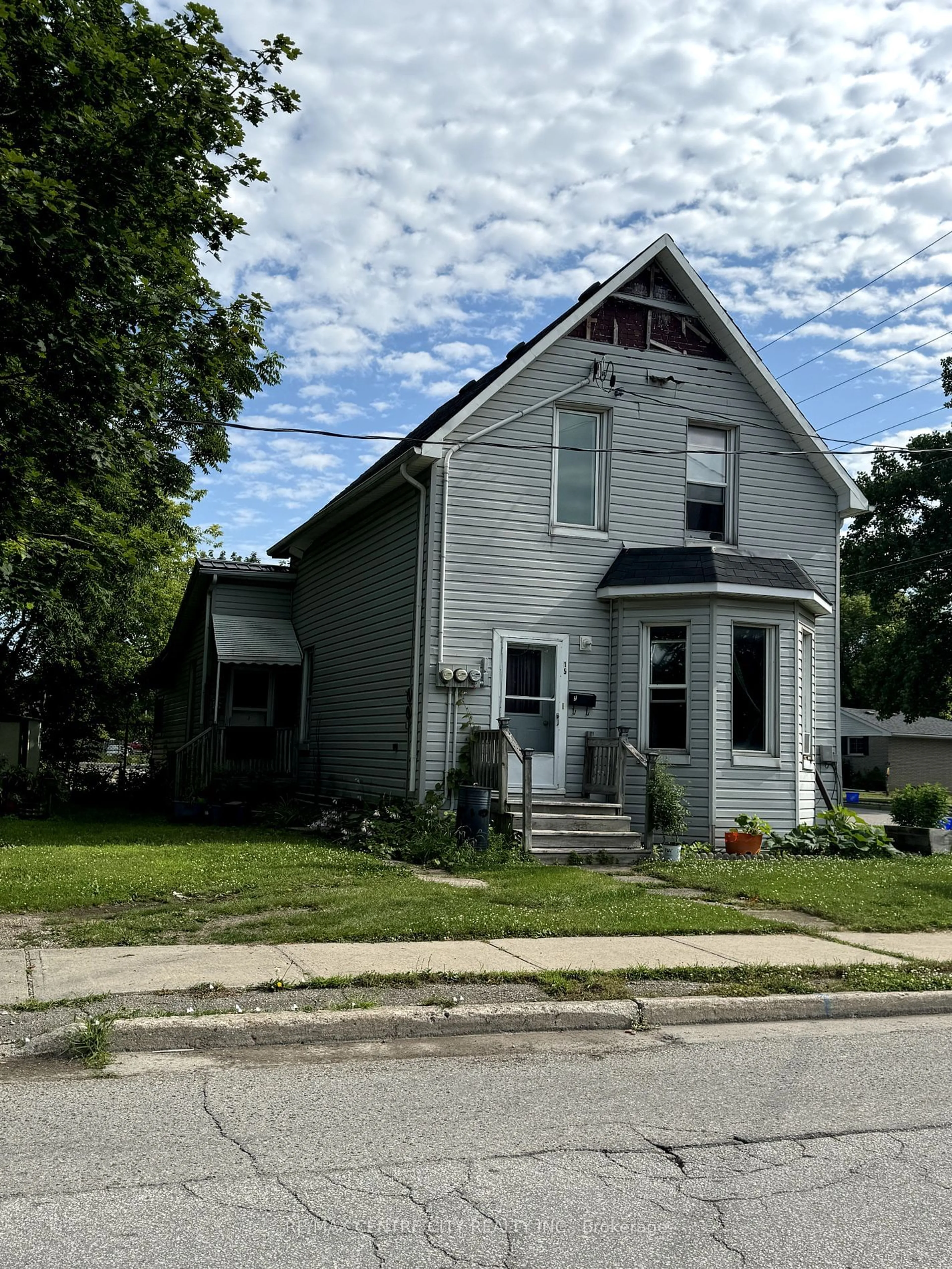 Frontside or backside of a home for 15 CHESTNUT St, Aylmer Ontario N5H 1E1