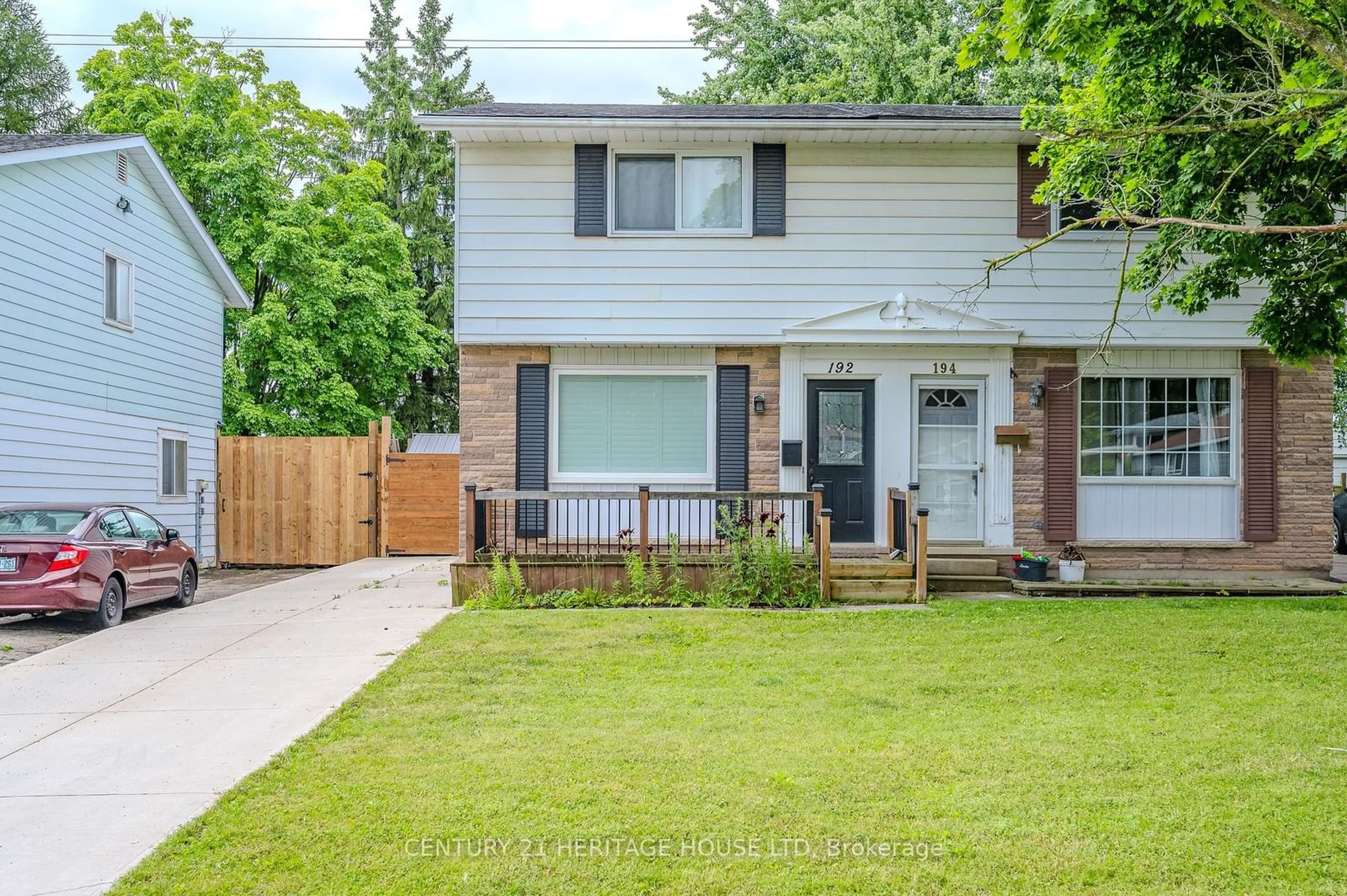 Frontside or backside of a home for 192 Pinedale Dr, Kitchener Ontario N2E 1K3